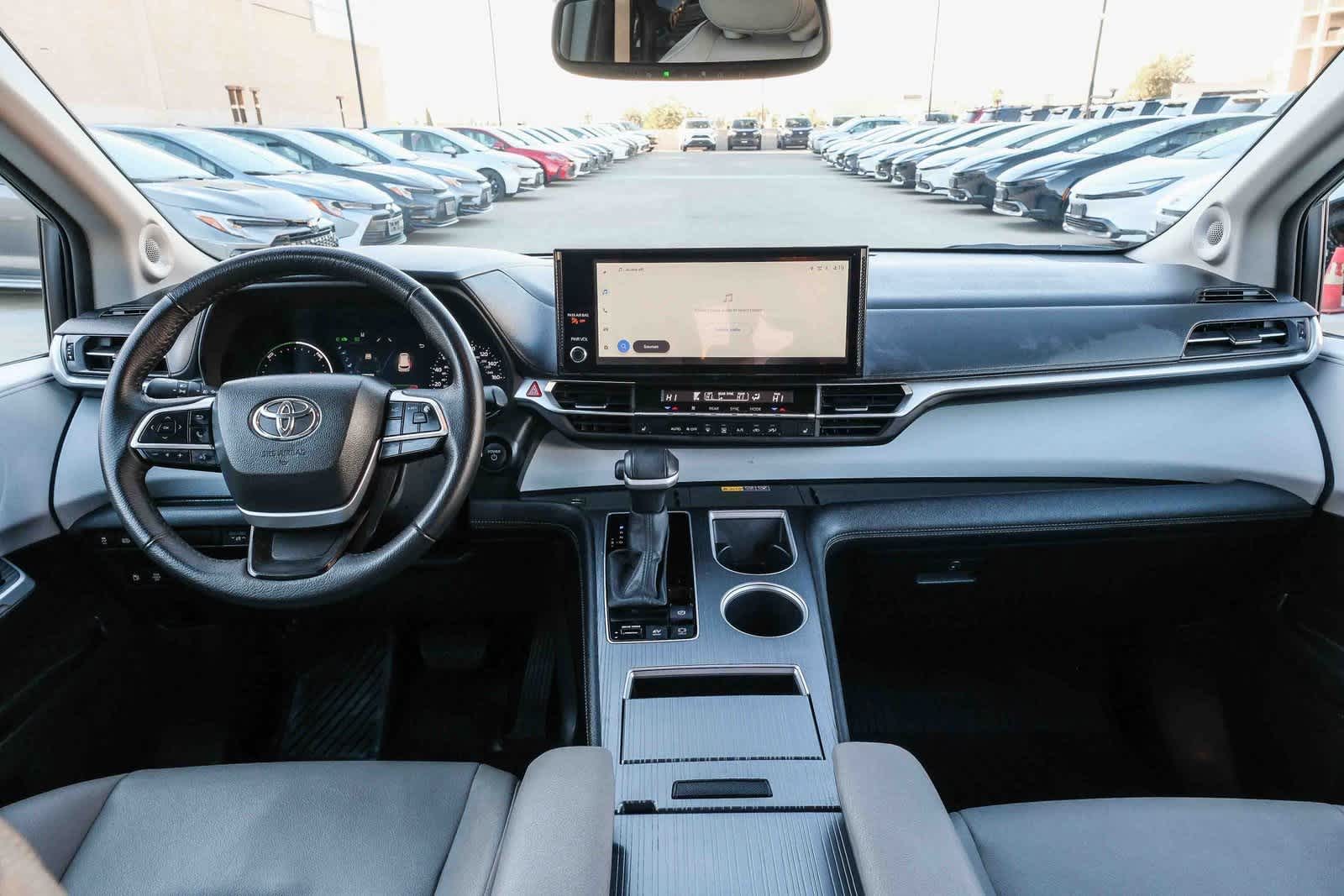 Thumbnail: 2025 Toyota Sienna - 13