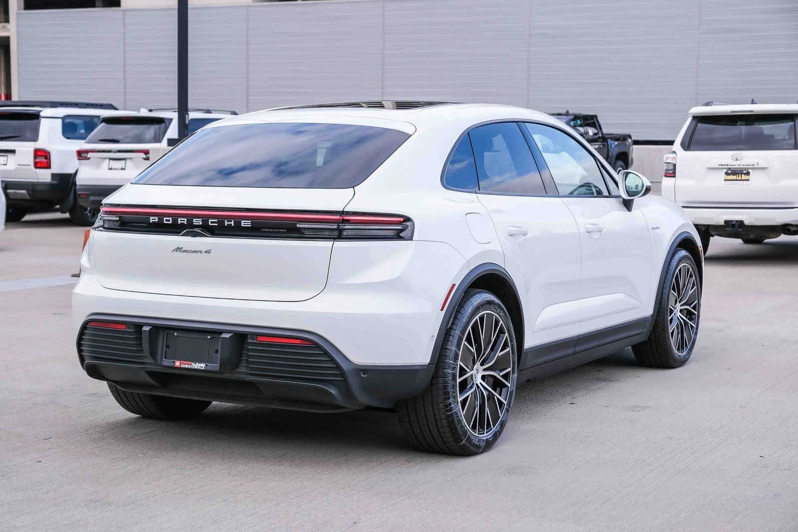 Thumbnail: 2024 Porsche Macan - 4