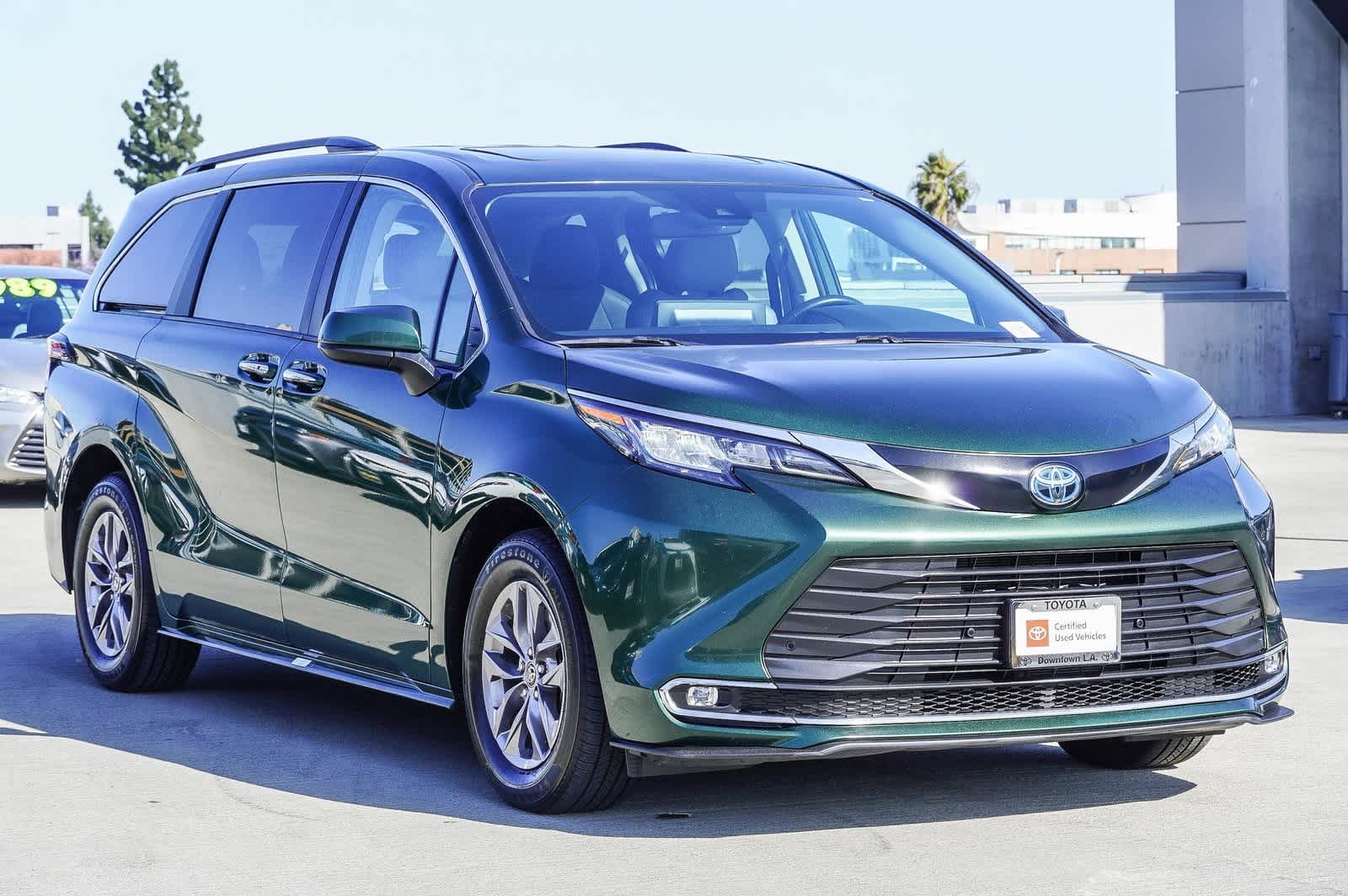 2023 Toyota Sienna XLE 3