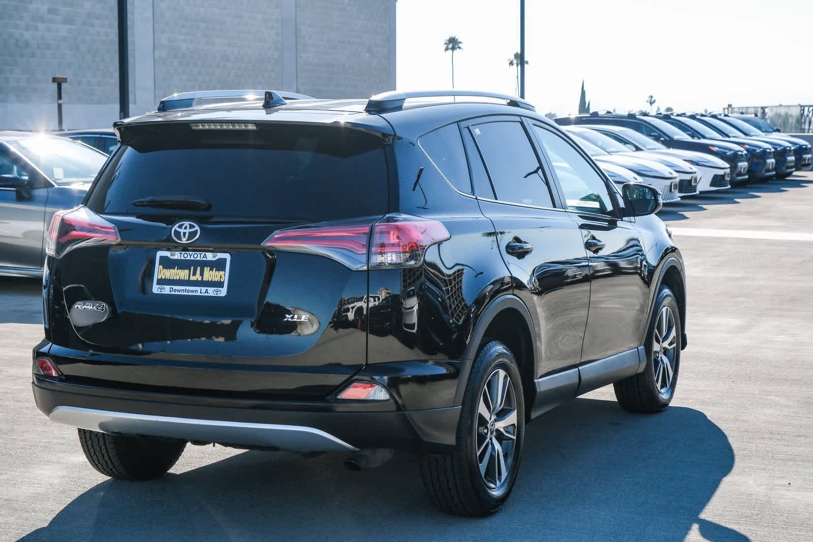 Thumbnail: 2017 Toyota RAV4 - 4