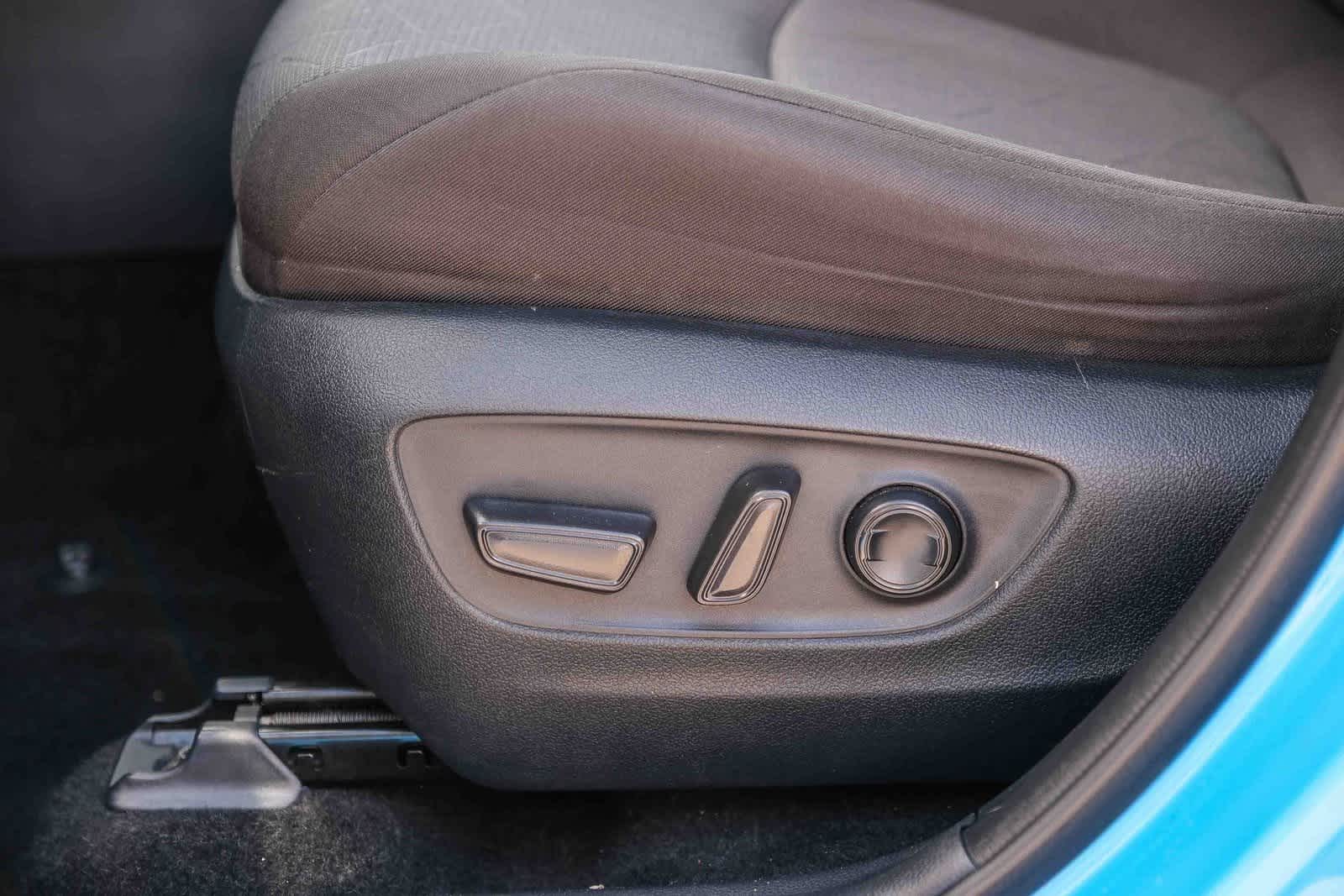 Thumbnail: 2021 Toyota RAV4 - 25