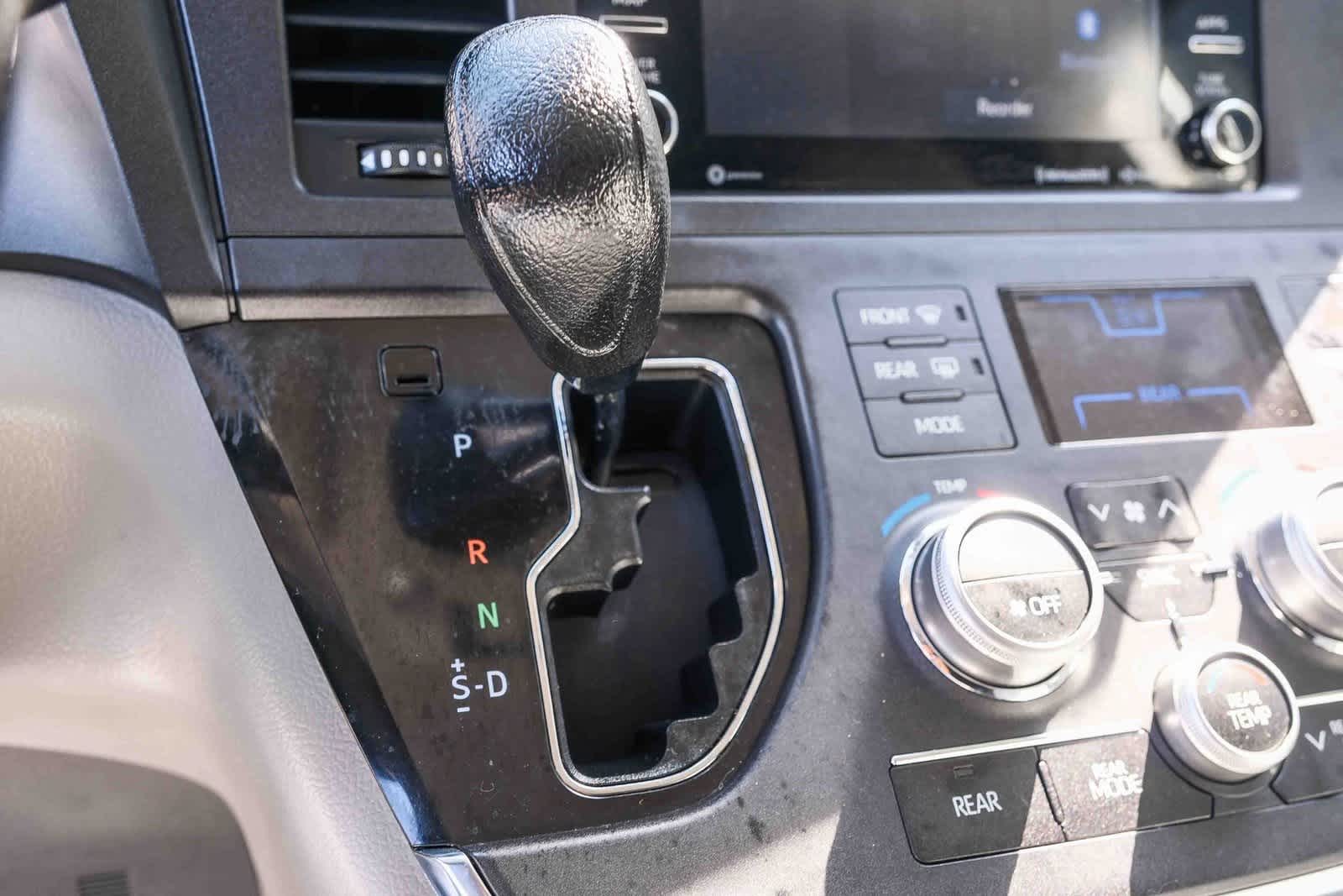 Thumbnail: 2019 Toyota Sienna - 21