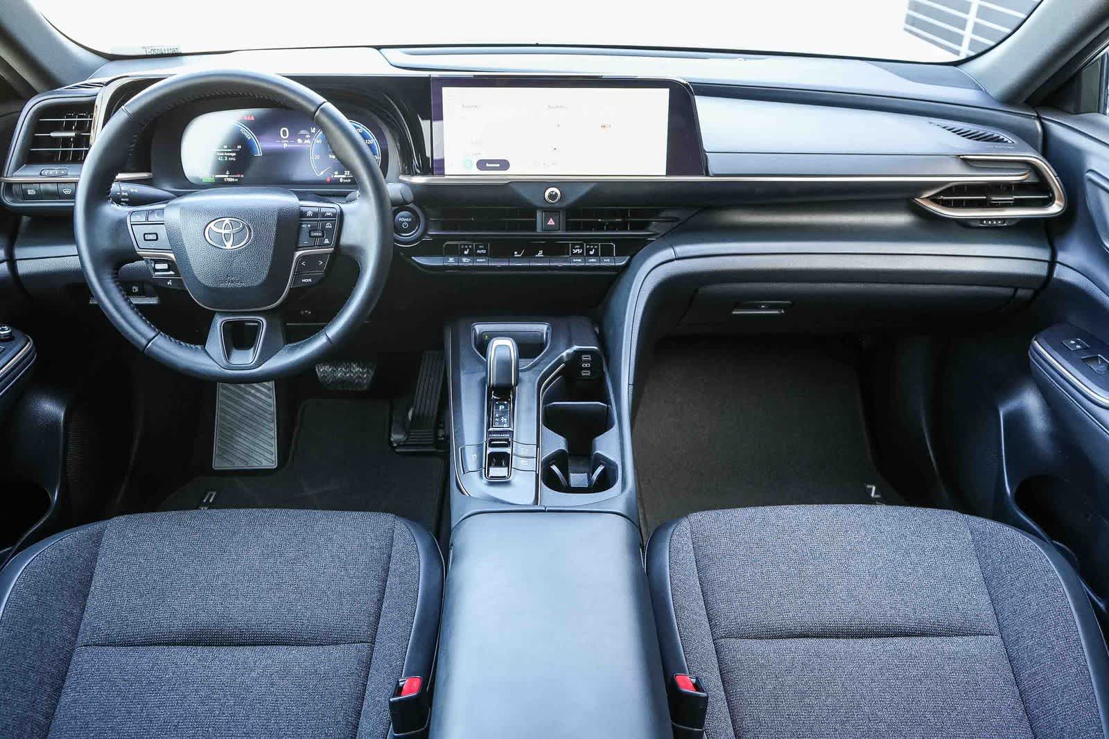 Thumbnail: 2023 Toyota Crown - 12