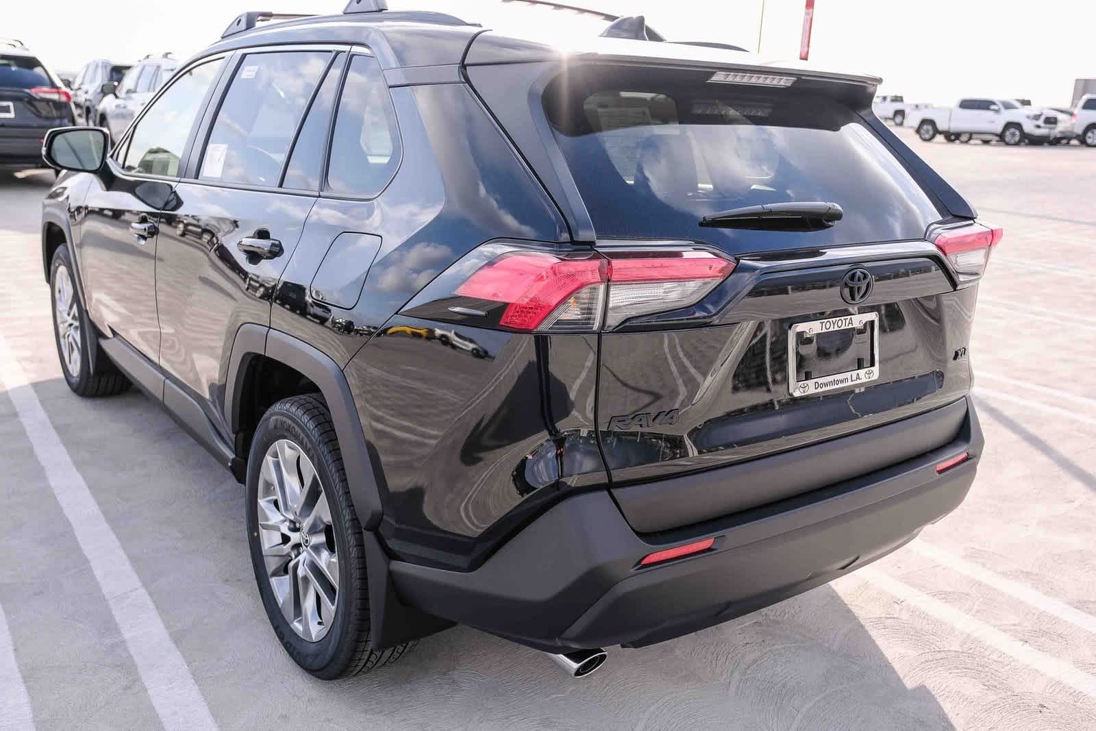 Thumbnail: 2025 Toyota RAV4 - 8