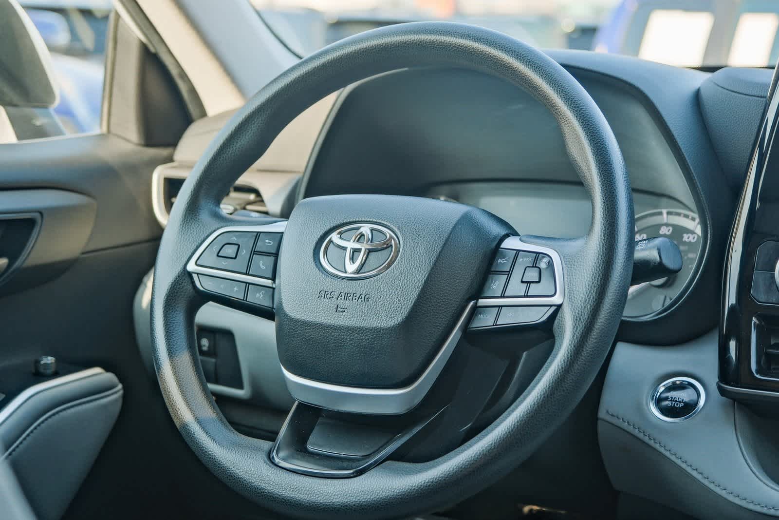 Thumbnail: 2023 Toyota Highlander - 15