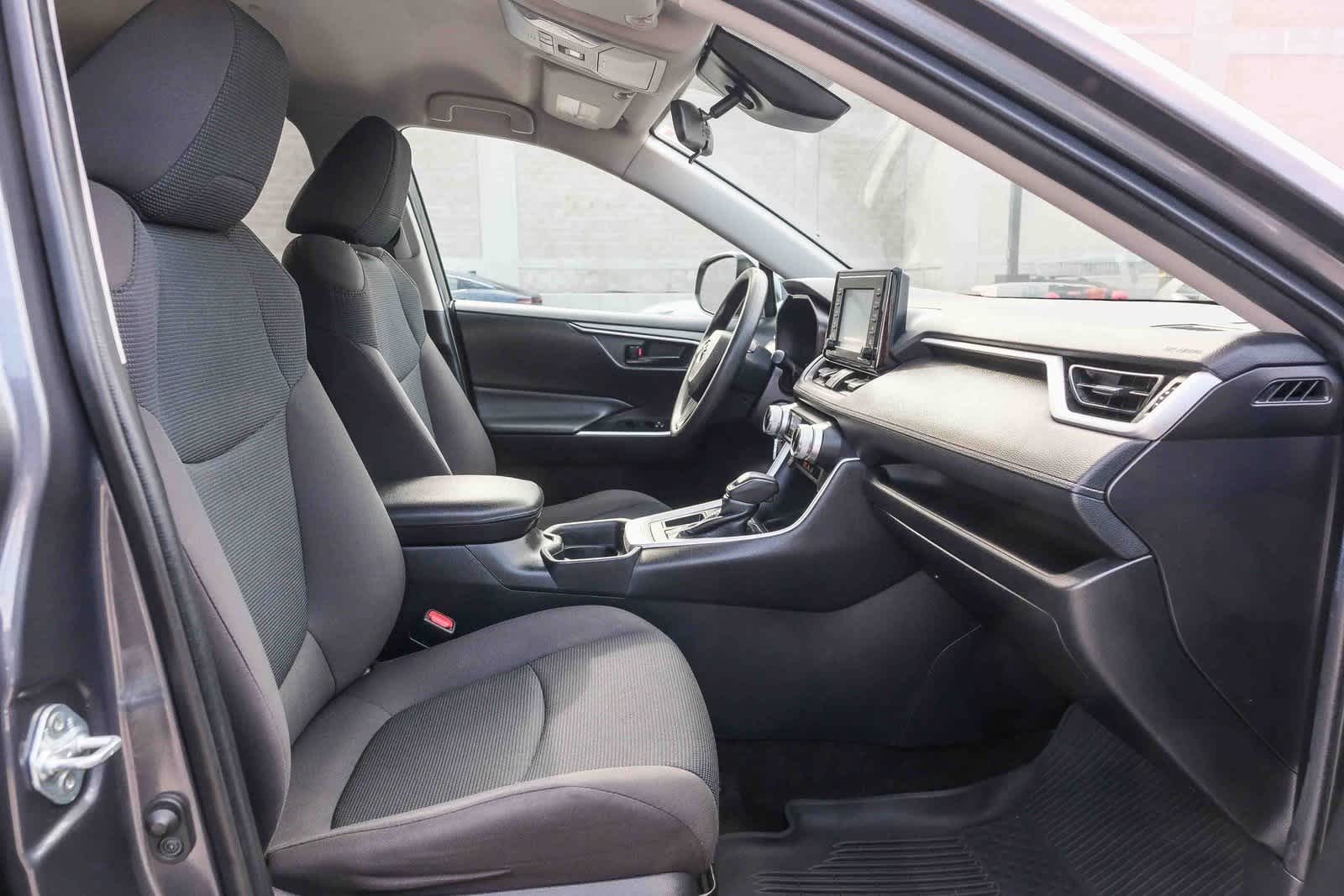 Thumbnail: 2020 Toyota RAV4 - 18