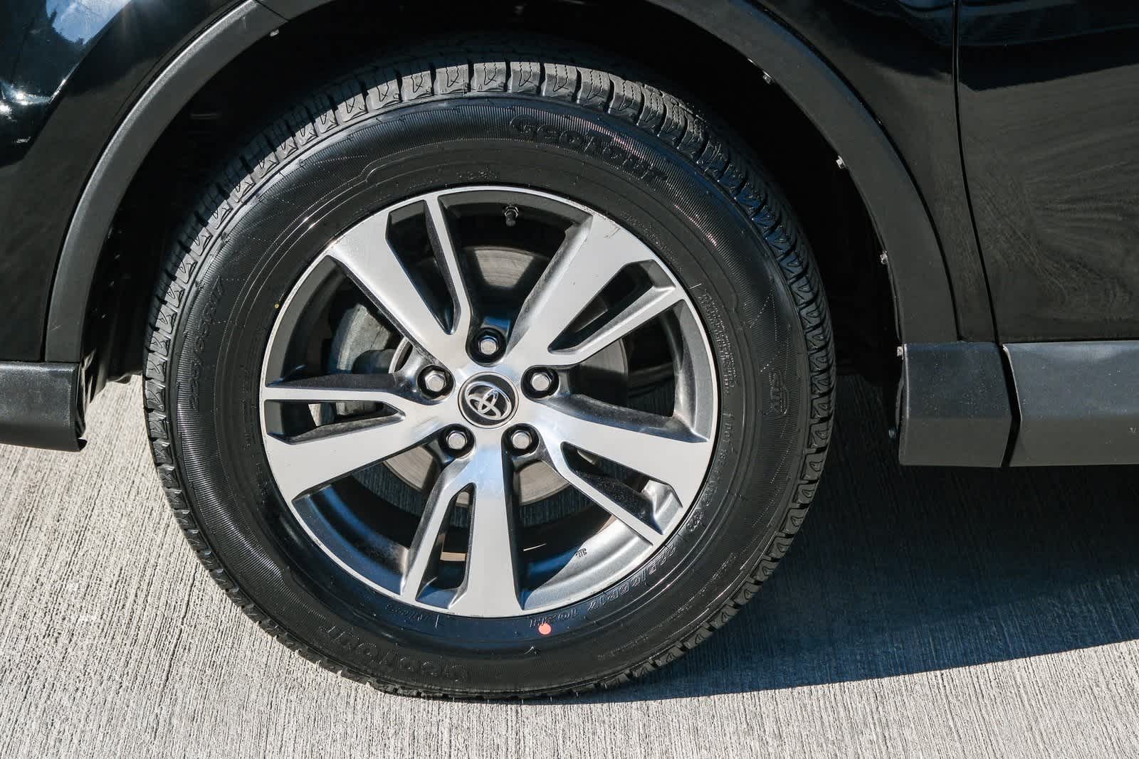 Thumbnail: 2017 Toyota RAV4 - 10