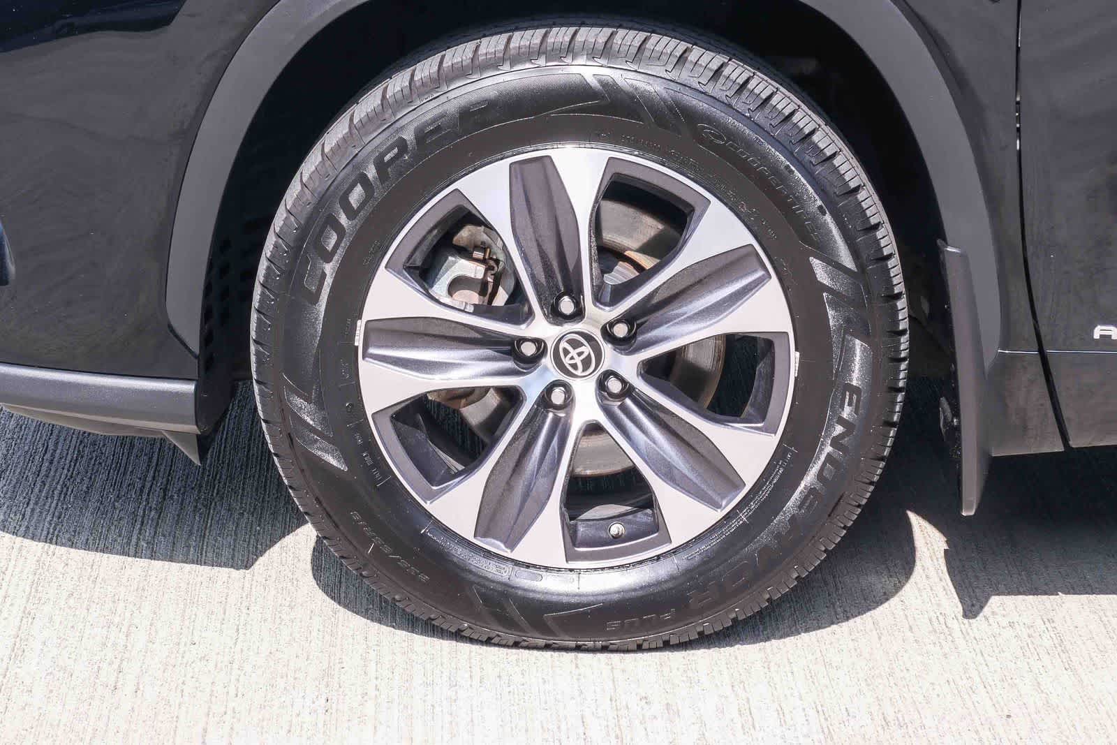Thumbnail: 2021 Toyota Highlander - 10