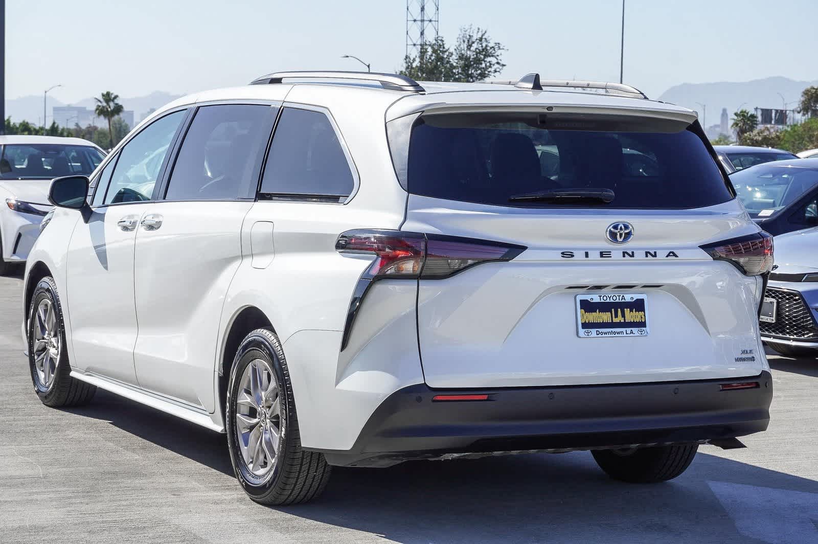 2023 Toyota Sienna XLE 6