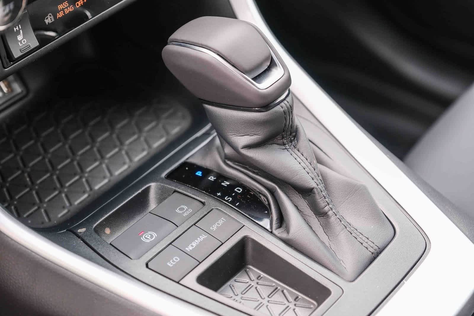 Thumbnail: 2025 Toyota RAV4 - 21