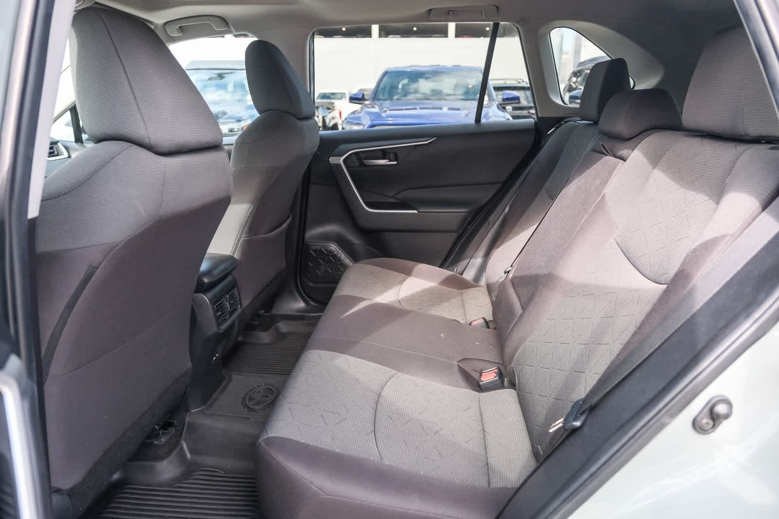 Thumbnail: 2022 Toyota RAV4 - 19