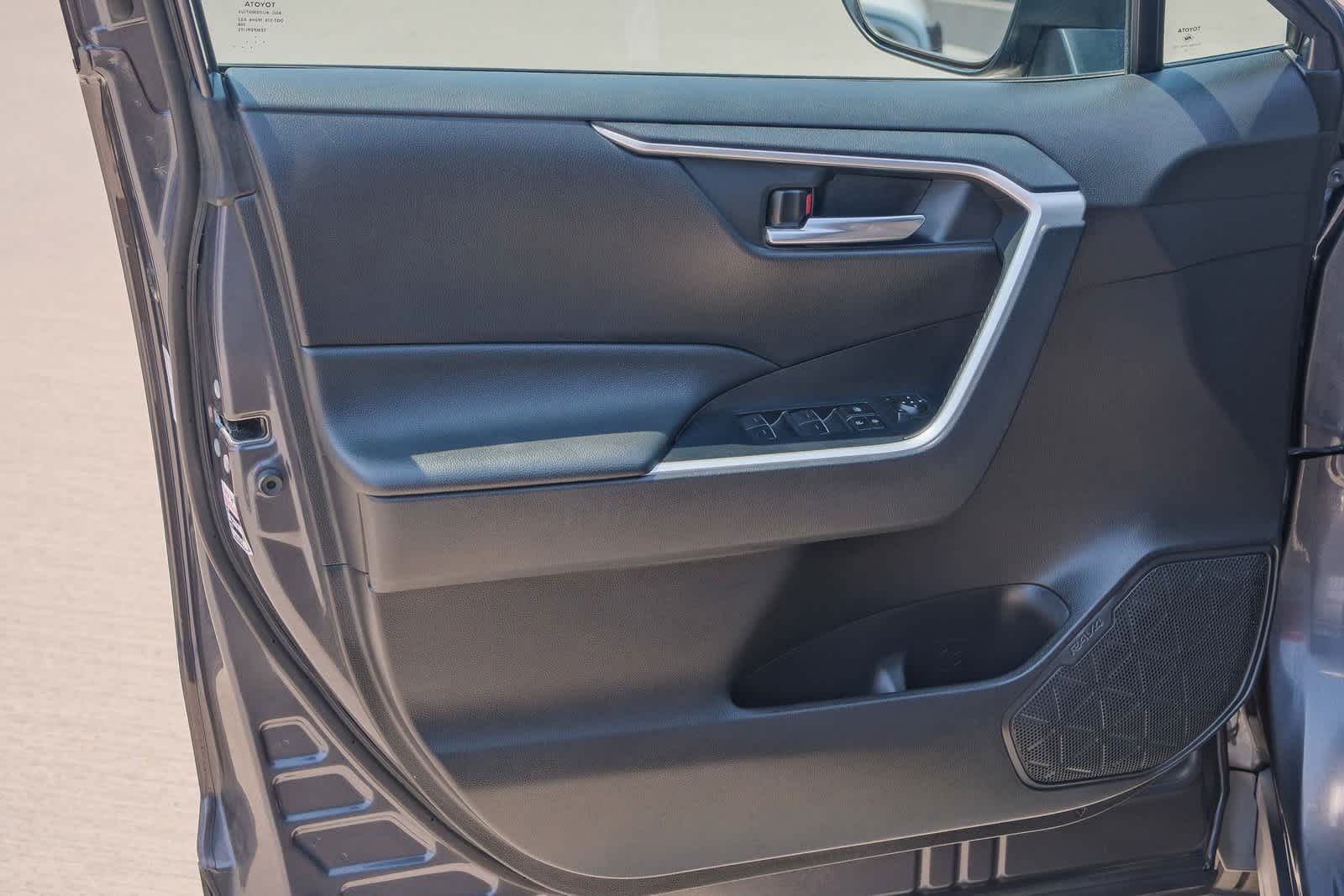 Thumbnail: 2022 Toyota RAV4 - 22