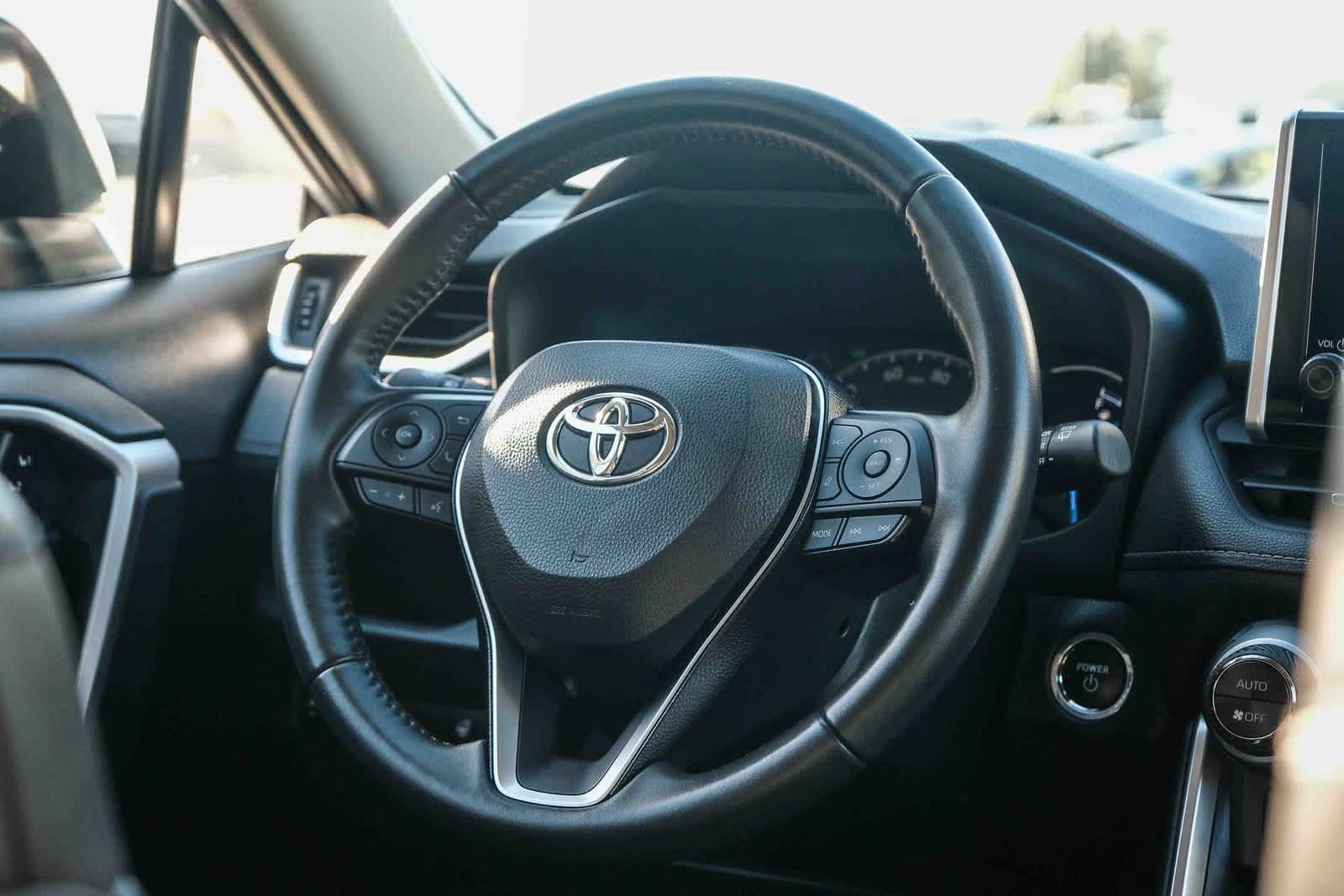 Thumbnail: 2023 Toyota RAV4 - 17