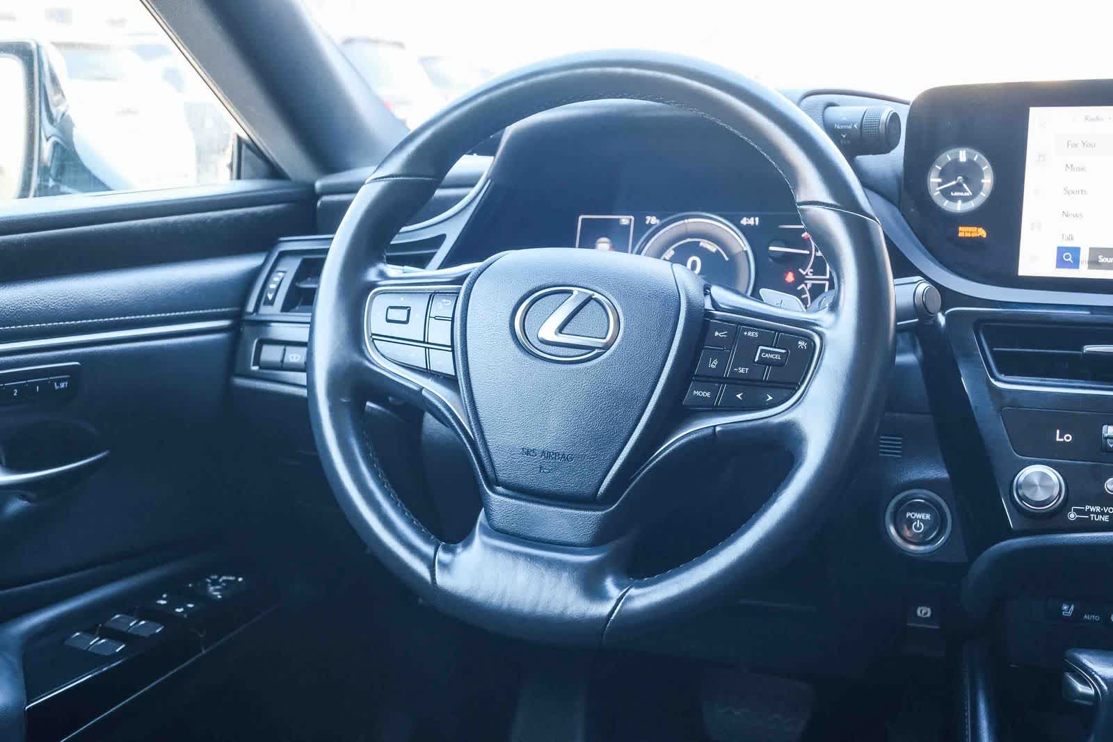 Thumbnail: 2025 Lexus ES - 16