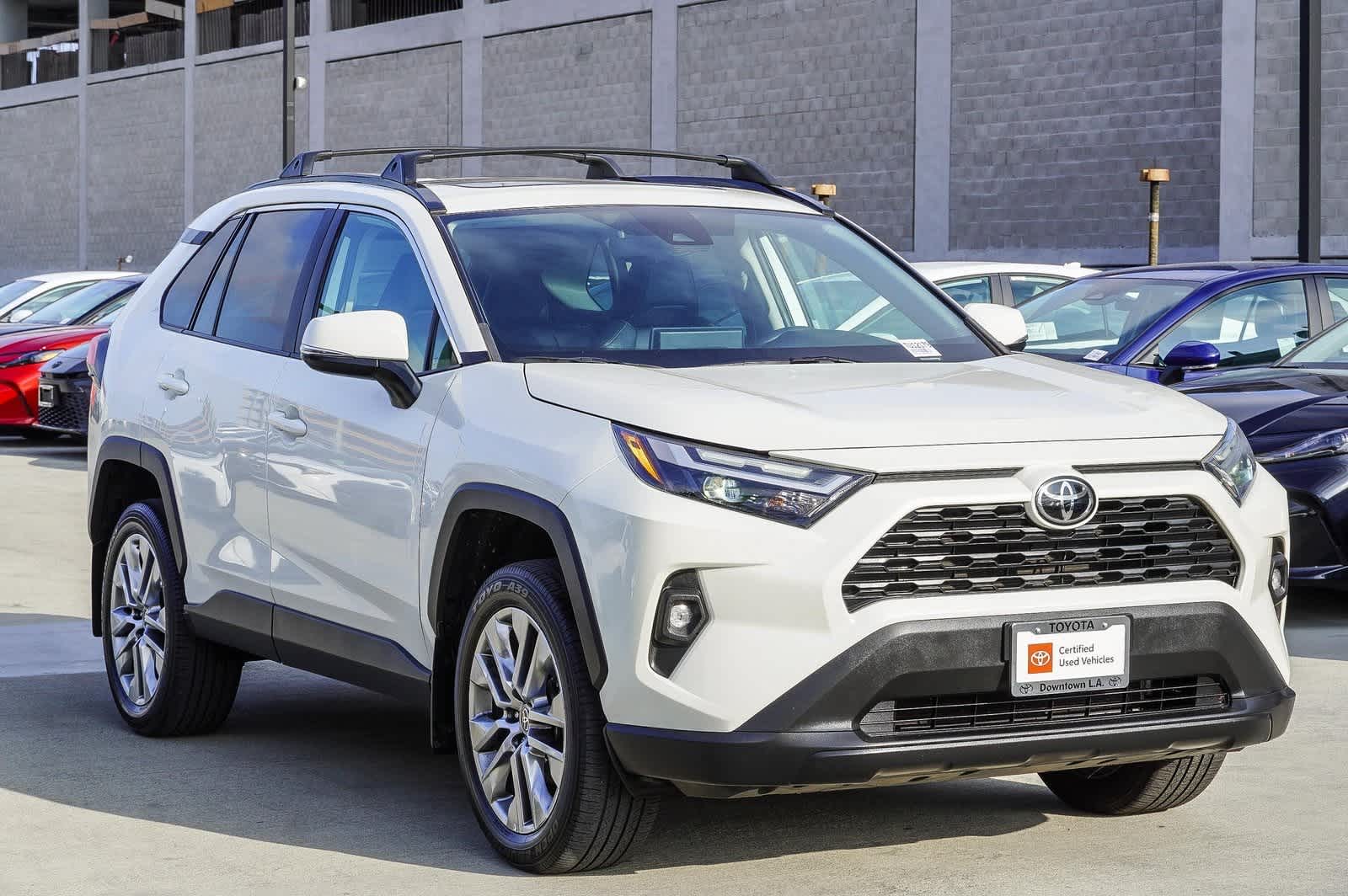 2022 Toyota RAV4 XLE Premium 3
