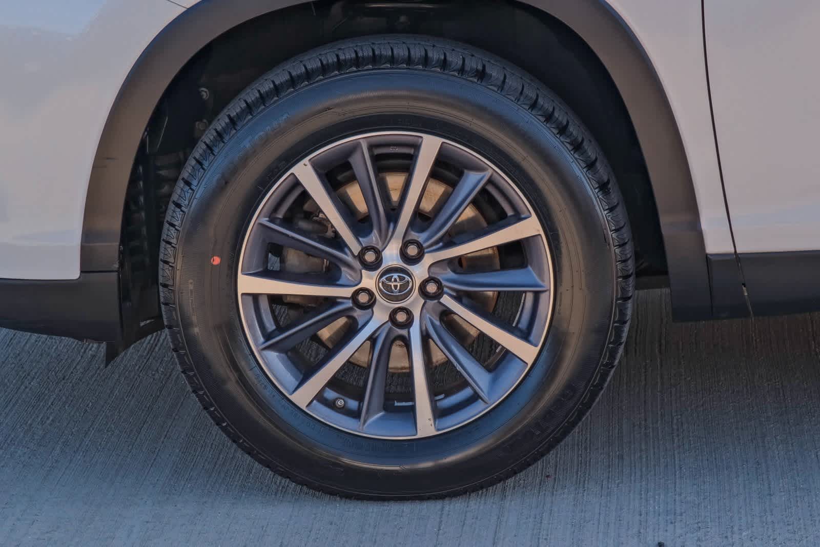 Thumbnail: 2019 Toyota Highlander - 11
