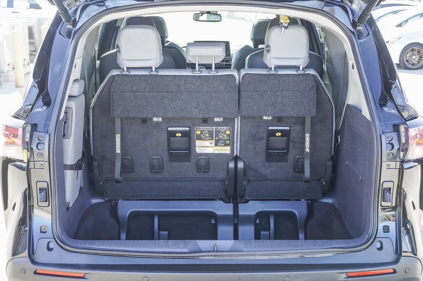 2023 Toyota Sienna XLE 28
