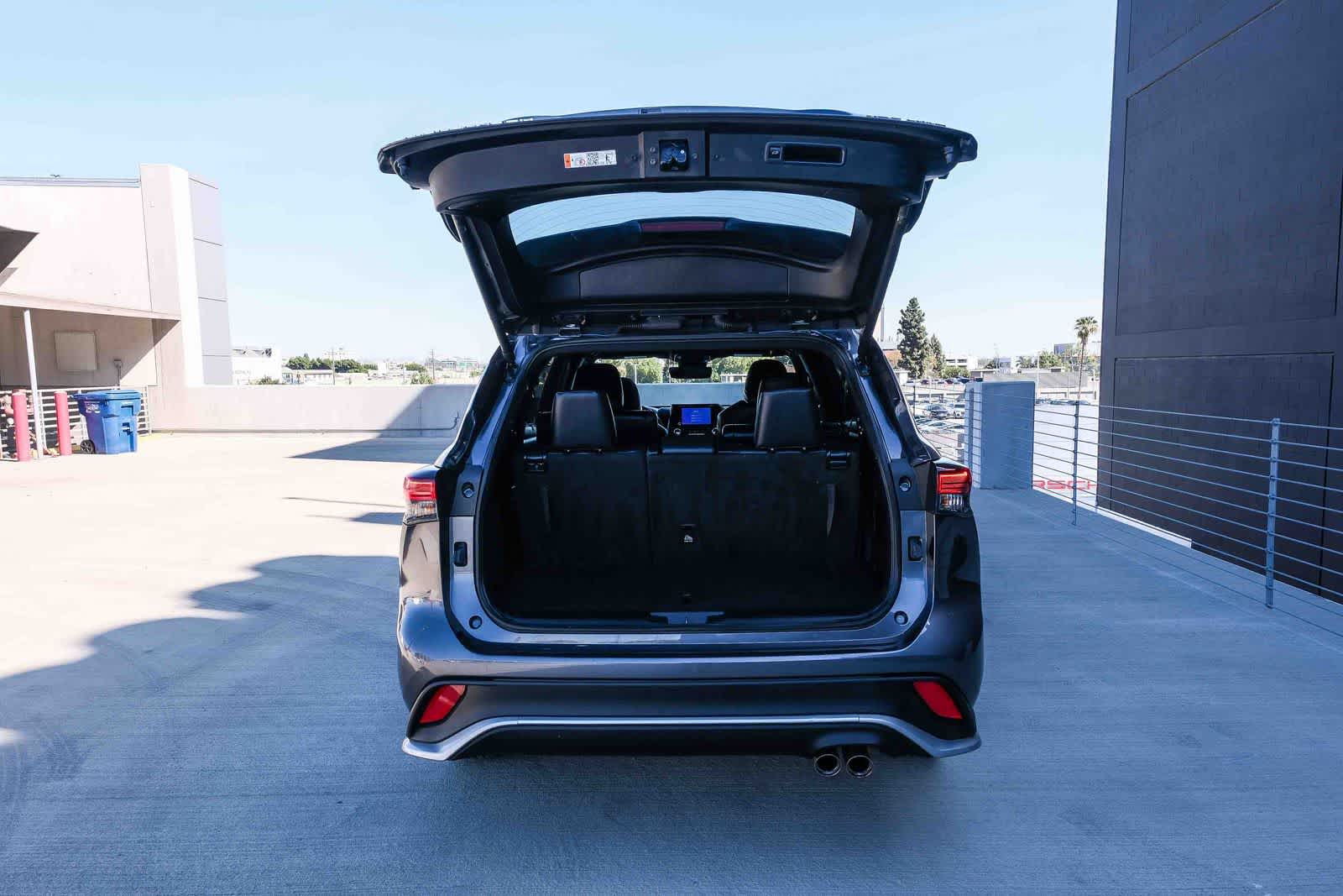 Thumbnail: 2025 Toyota Highlander - 25