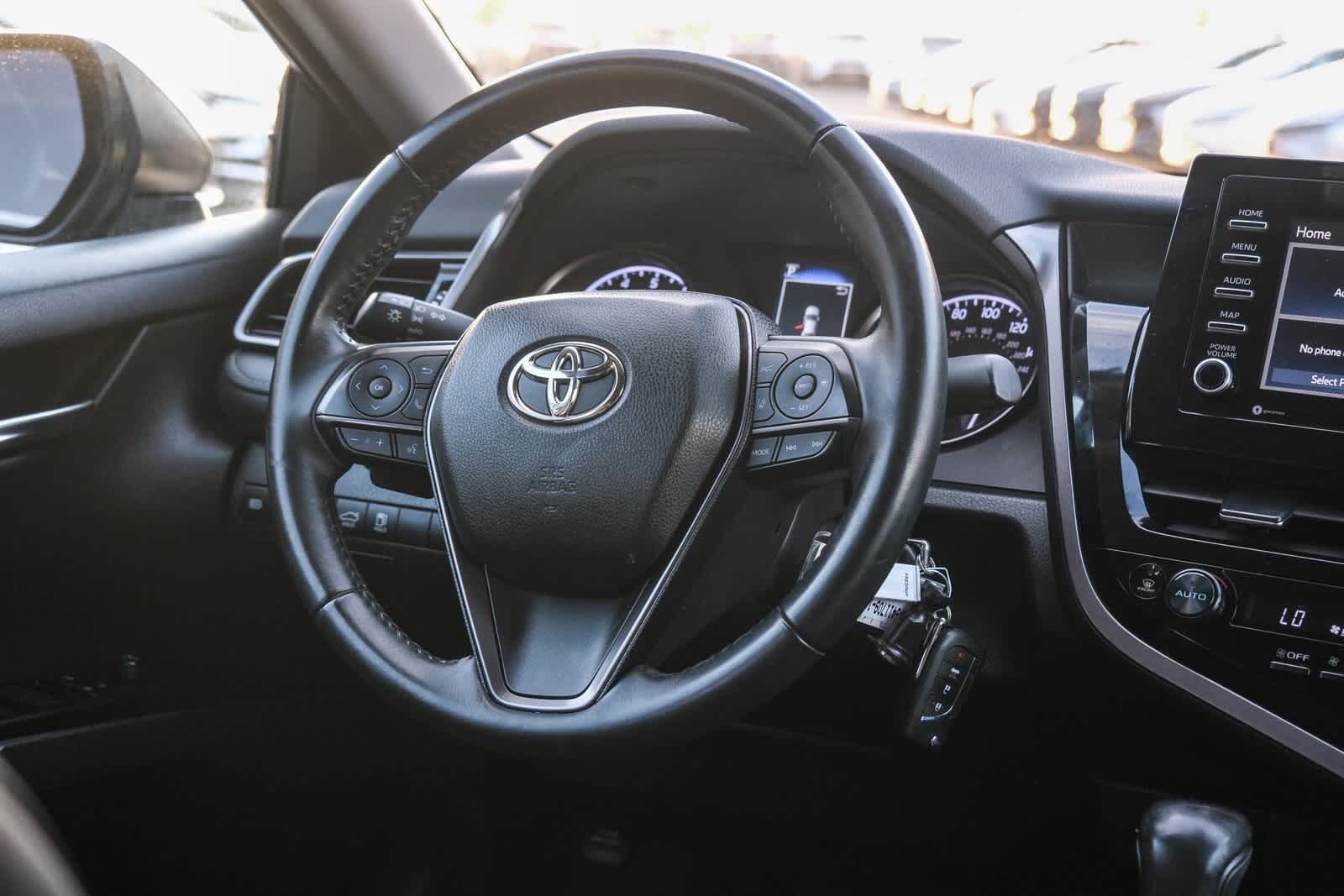 Thumbnail: 2022 Toyota Camry - 16