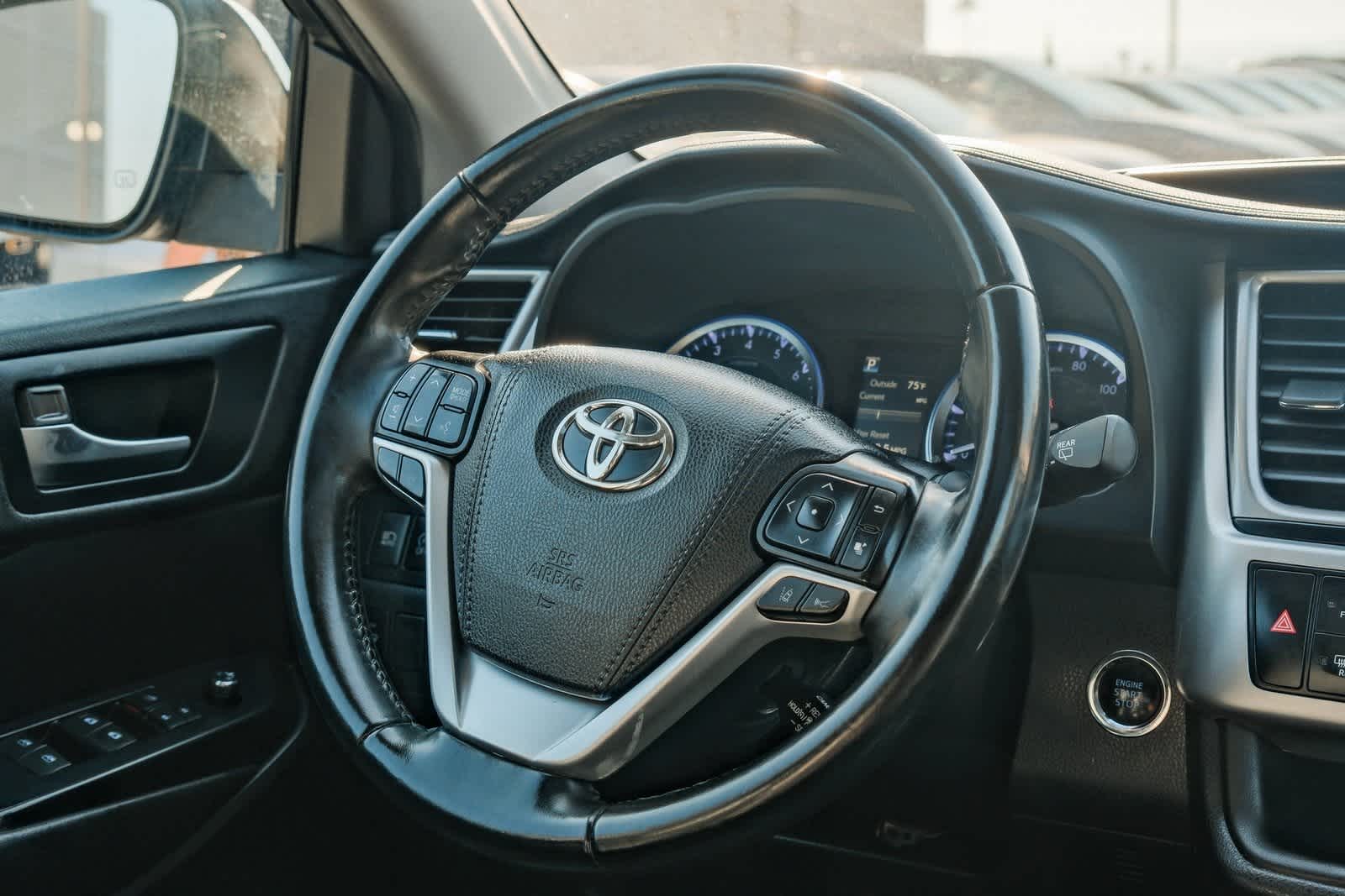 Thumbnail: 2019 Toyota Highlander - 15