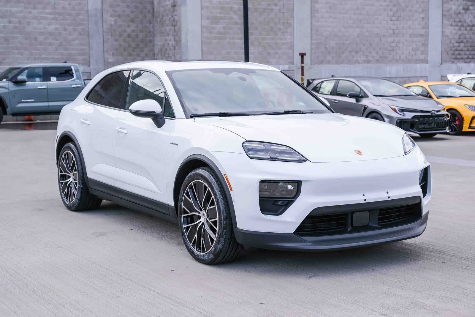 Thumbnail: 2024 Porsche Macan - 3