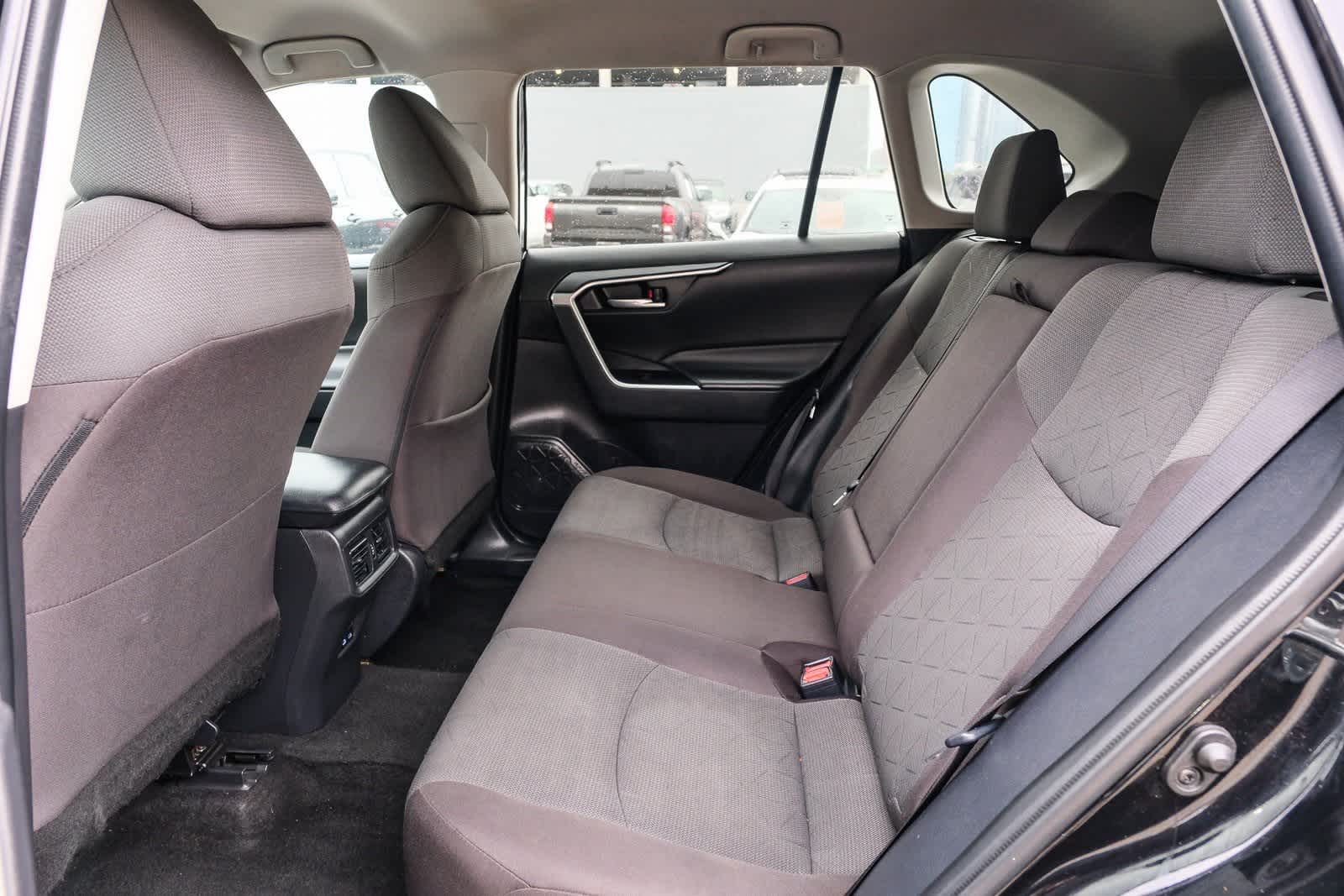 Thumbnail: 2022 Toyota RAV4 - 18