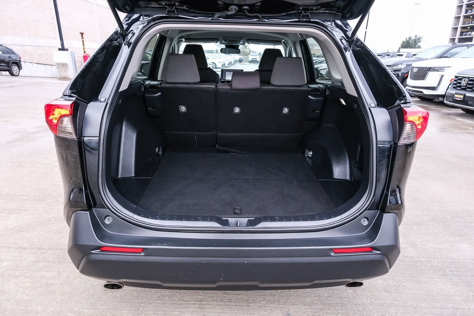 Thumbnail: 2022 Toyota RAV4 - 27