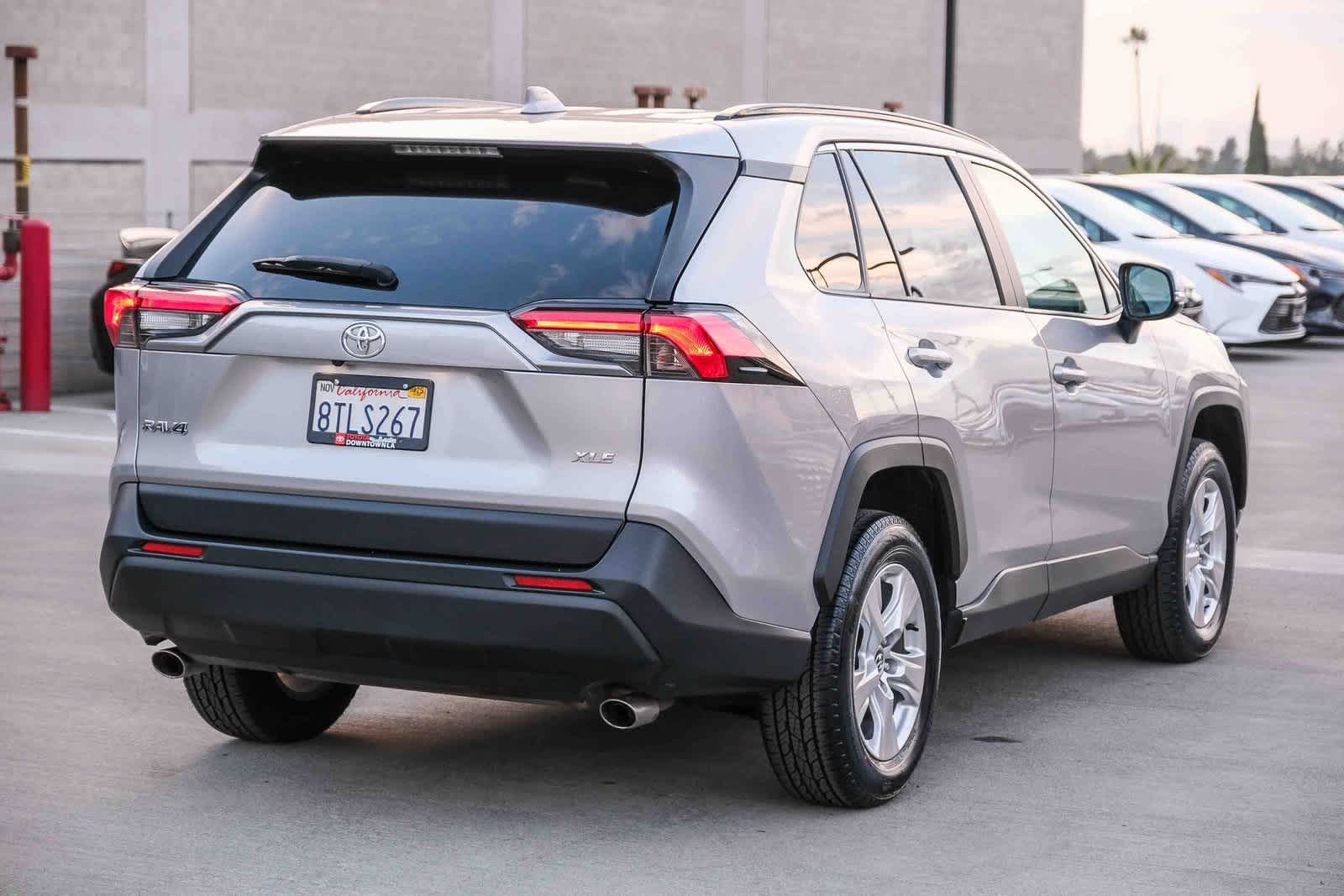 Thumbnail: 2021 Toyota RAV4 - 4