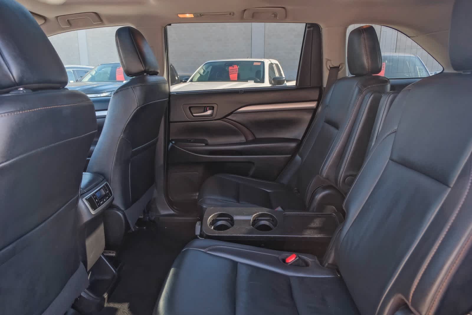 Thumbnail: 2019 Toyota Highlander - 17