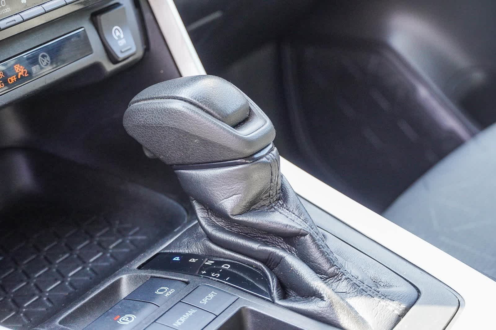 2021 Toyota RAV4 XLE 23