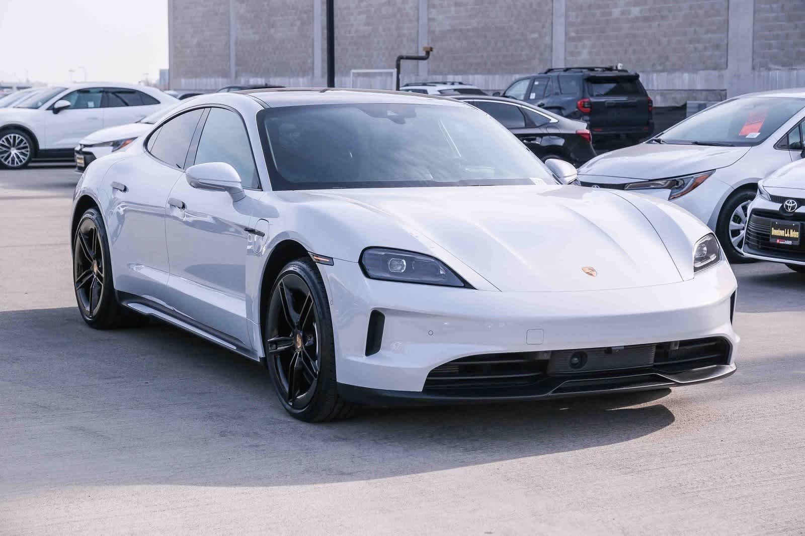 Thumbnail: 2025 Porsche Taycan - 3