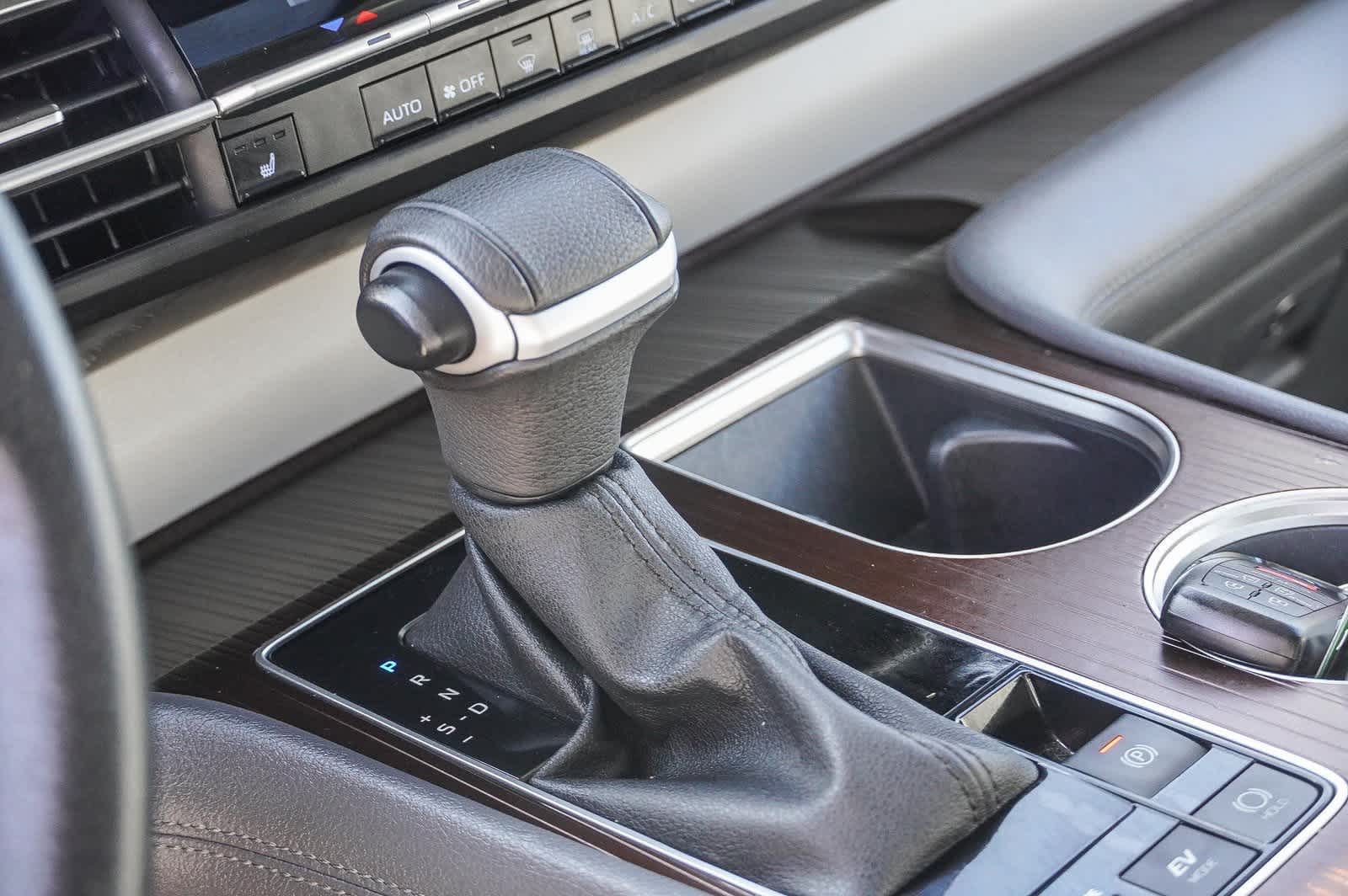 2023 Toyota Sienna XLE 24