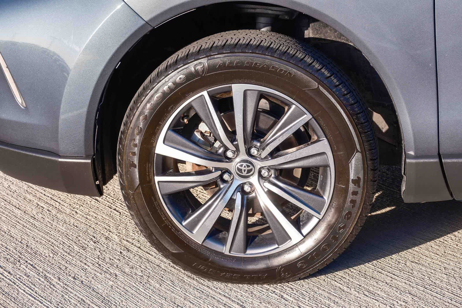 Thumbnail: 2022 Toyota Venza - 10