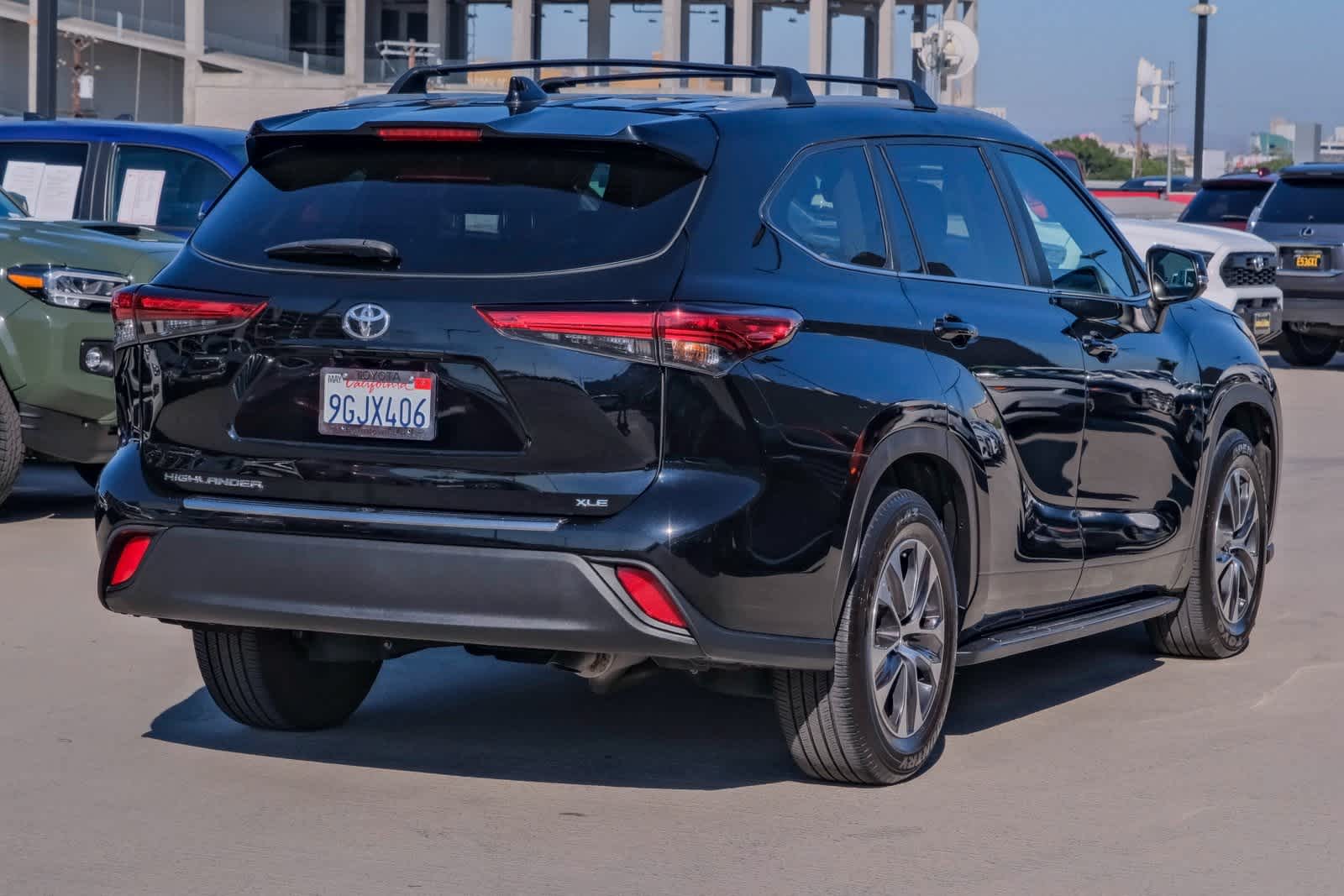 Thumbnail: 2023 Toyota Highlander - 4