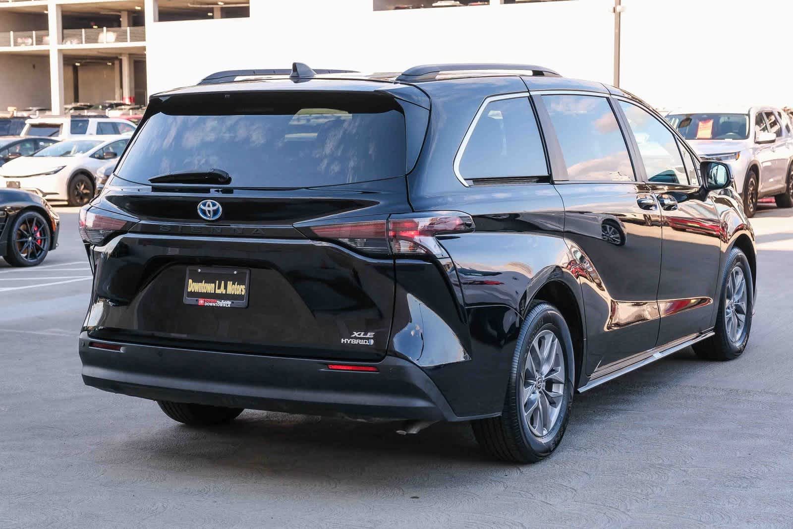 Thumbnail: 2024 Toyota Sienna - 4