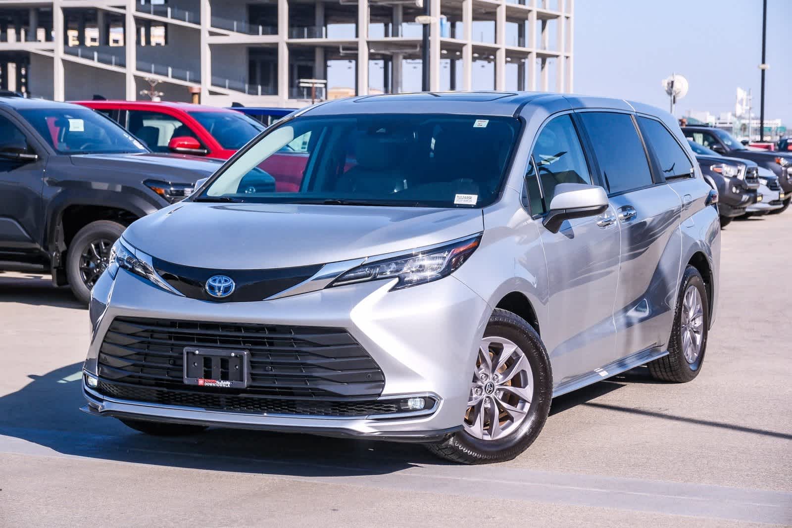 Thumbnail: 2022 Toyota Sienna - 1