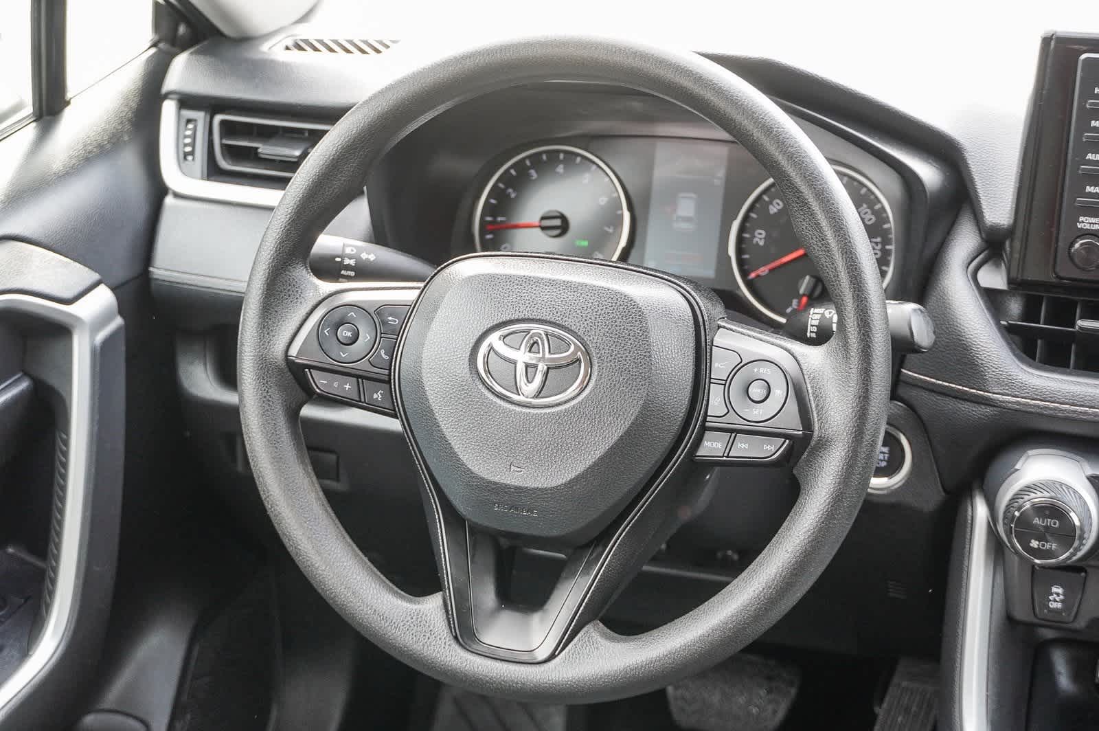 2022 Toyota RAV4 XLE 16