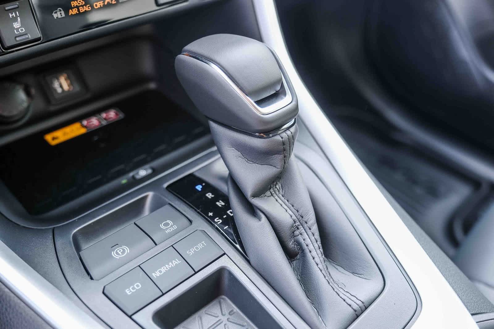 Thumbnail: 2025 Toyota RAV4 - 21