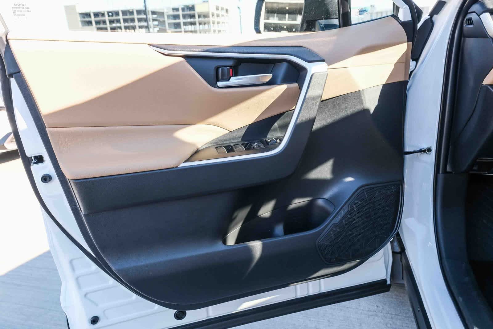 Thumbnail: 2025 Toyota RAV4 - 22