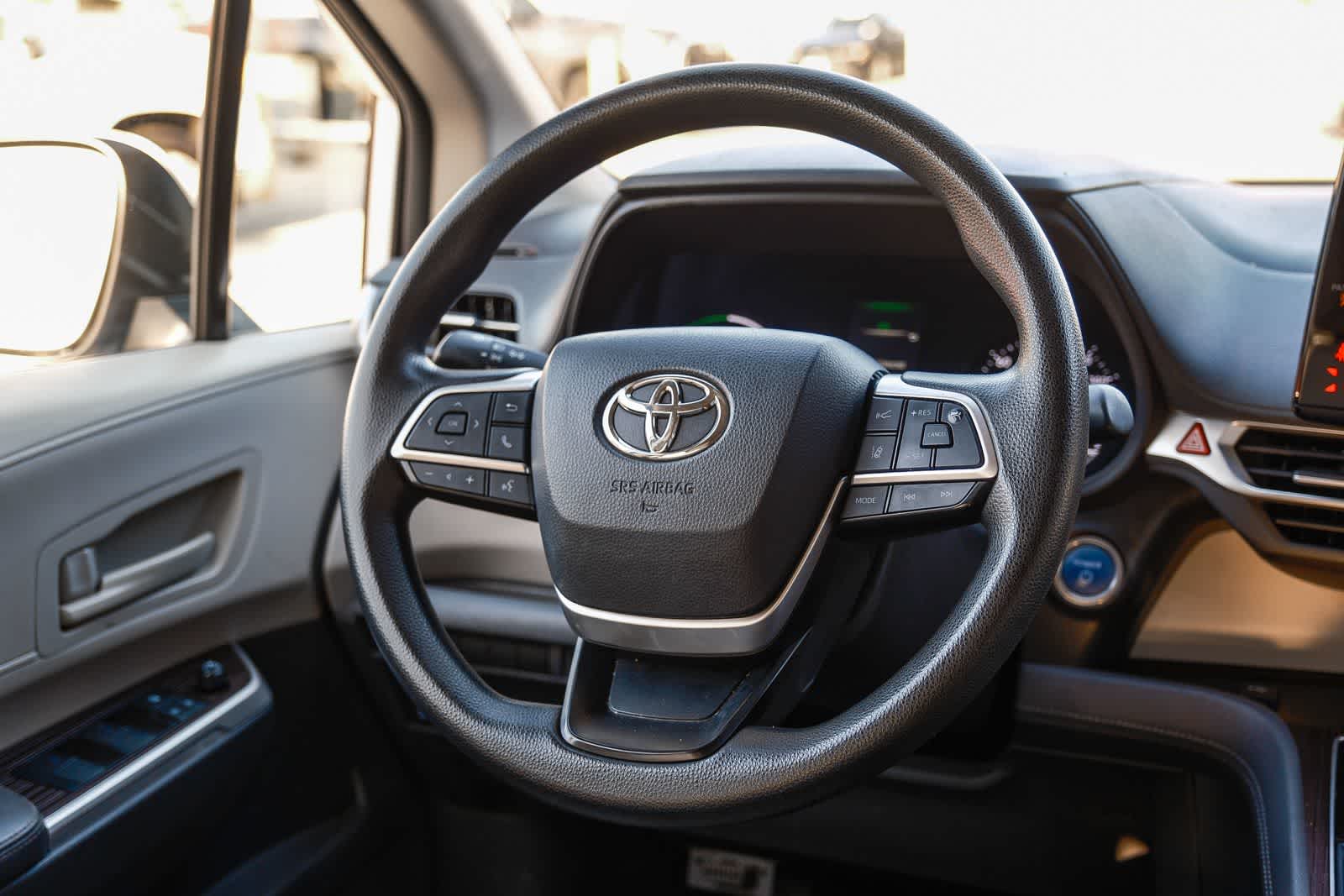 Thumbnail: 2021 Toyota Sienna - 17