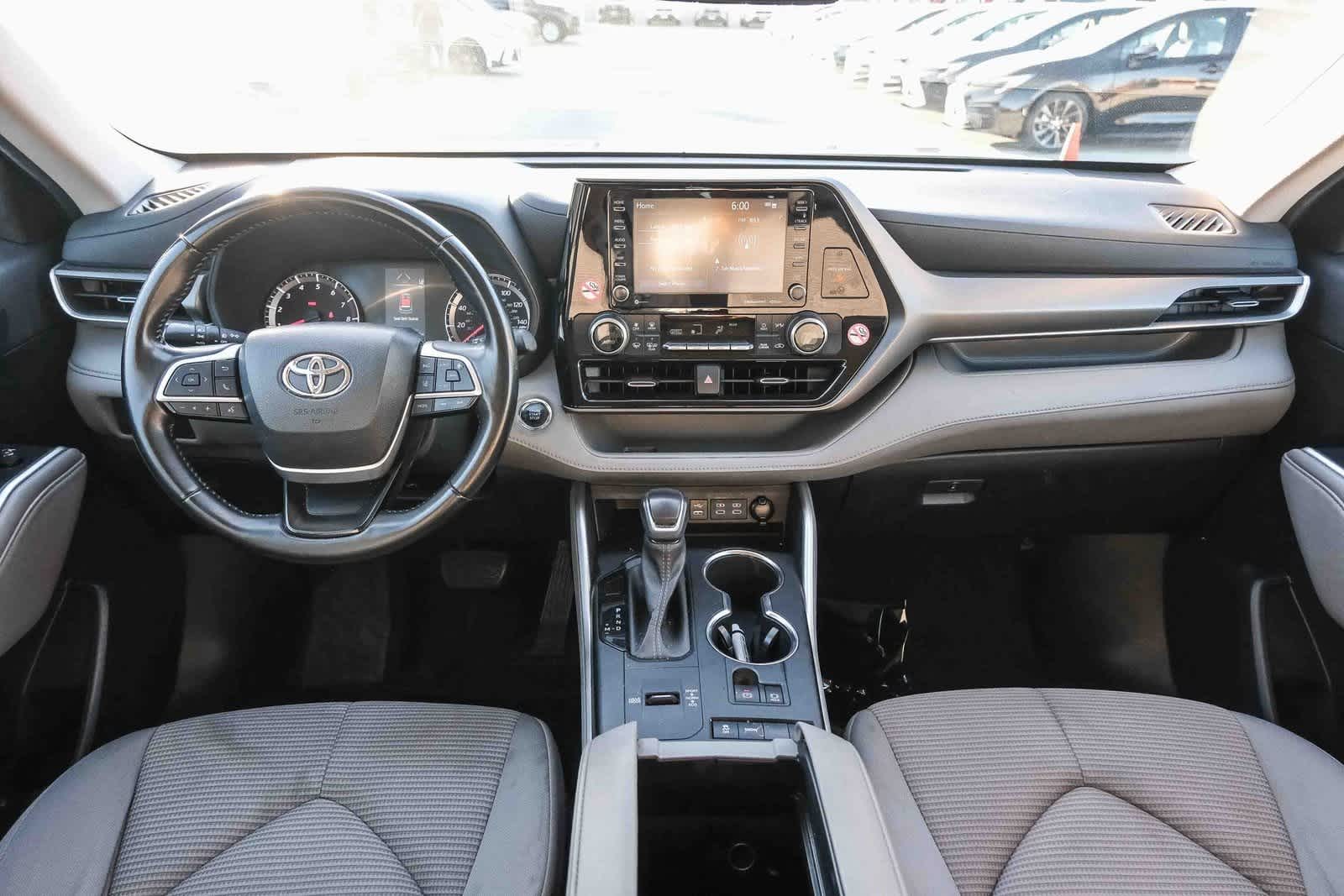 Thumbnail: 2022 Toyota Highlander - 13