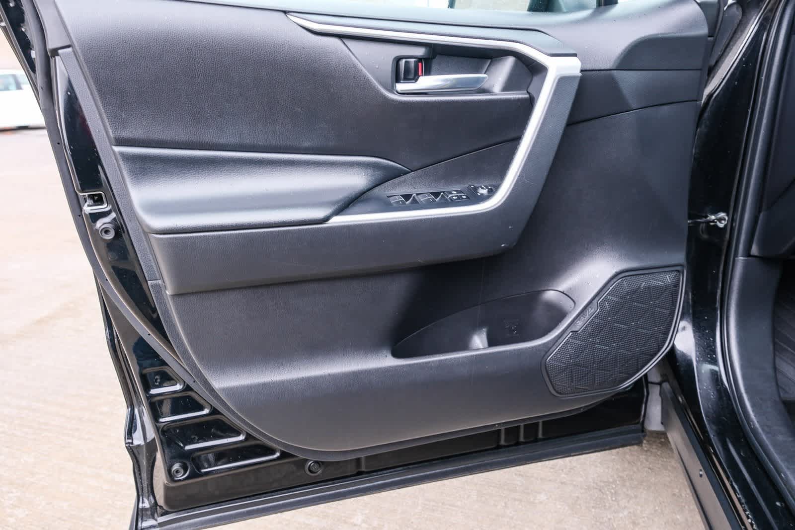 Thumbnail: 2022 Toyota RAV4 - 22