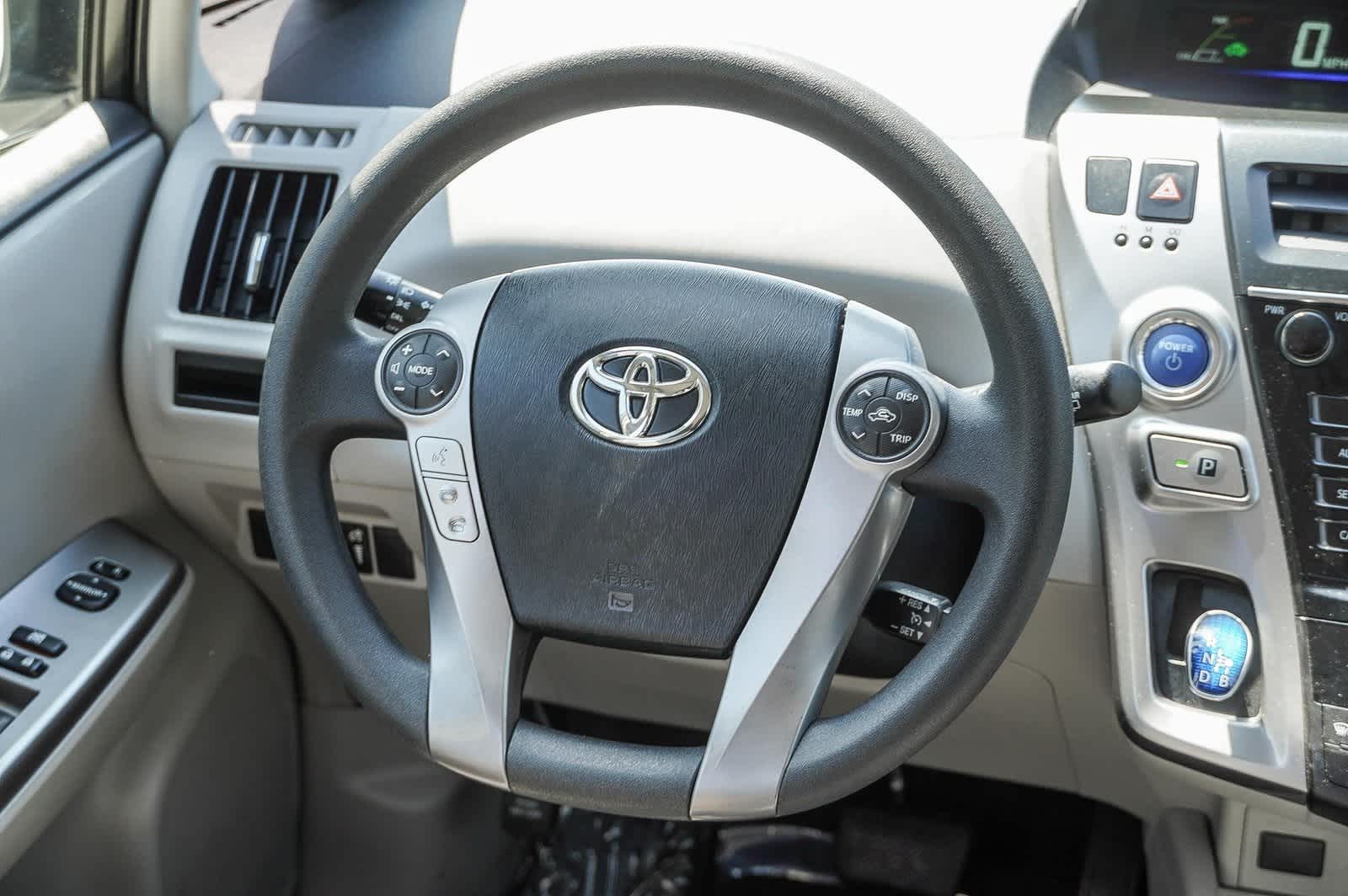 Thumbnail: 2017 Toyota Prius v - 16