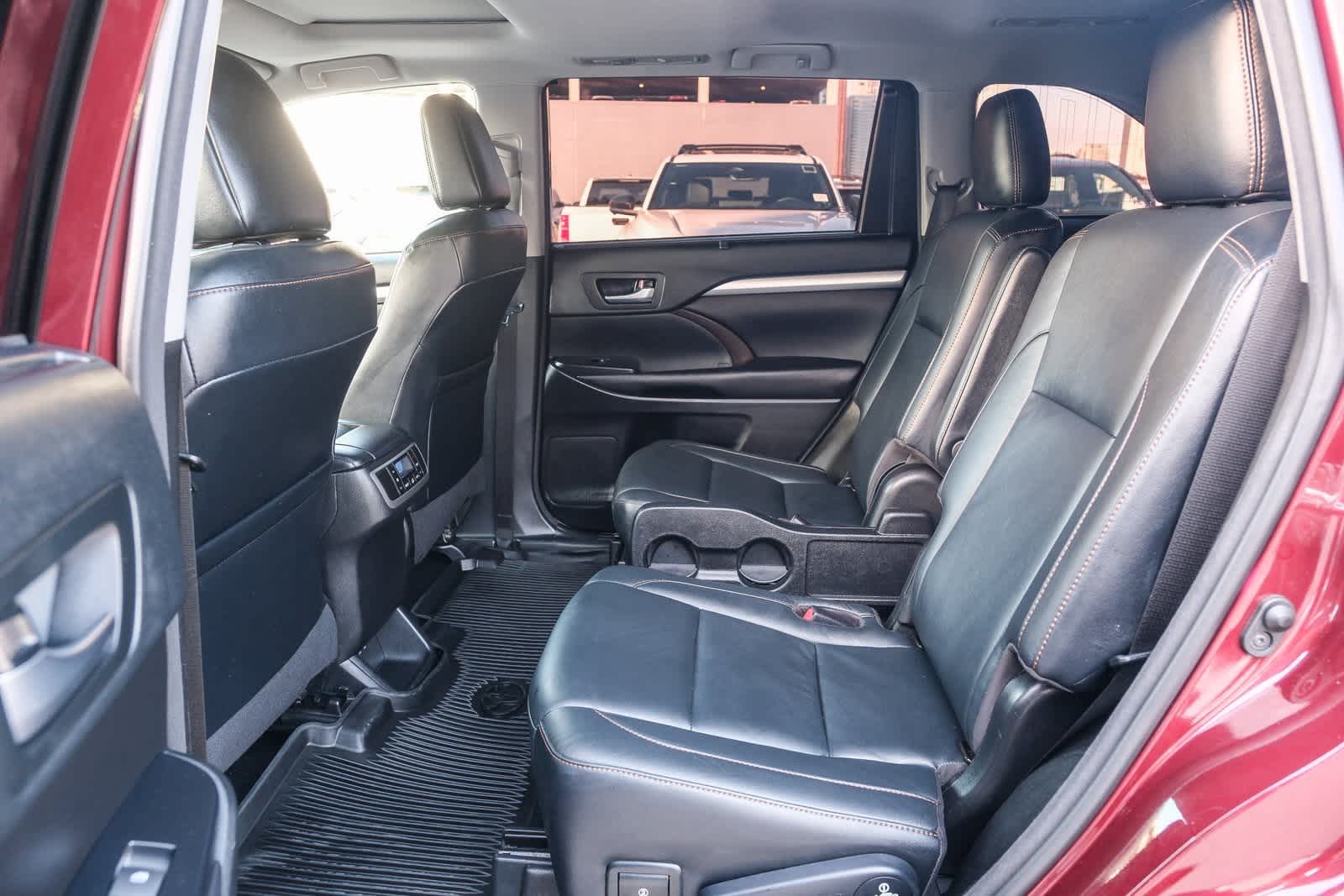 Thumbnail: 2018 Toyota Highlander - 14