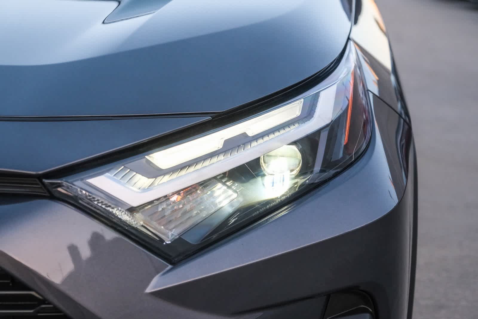 Thumbnail: 2022 Toyota RAV4 - 11