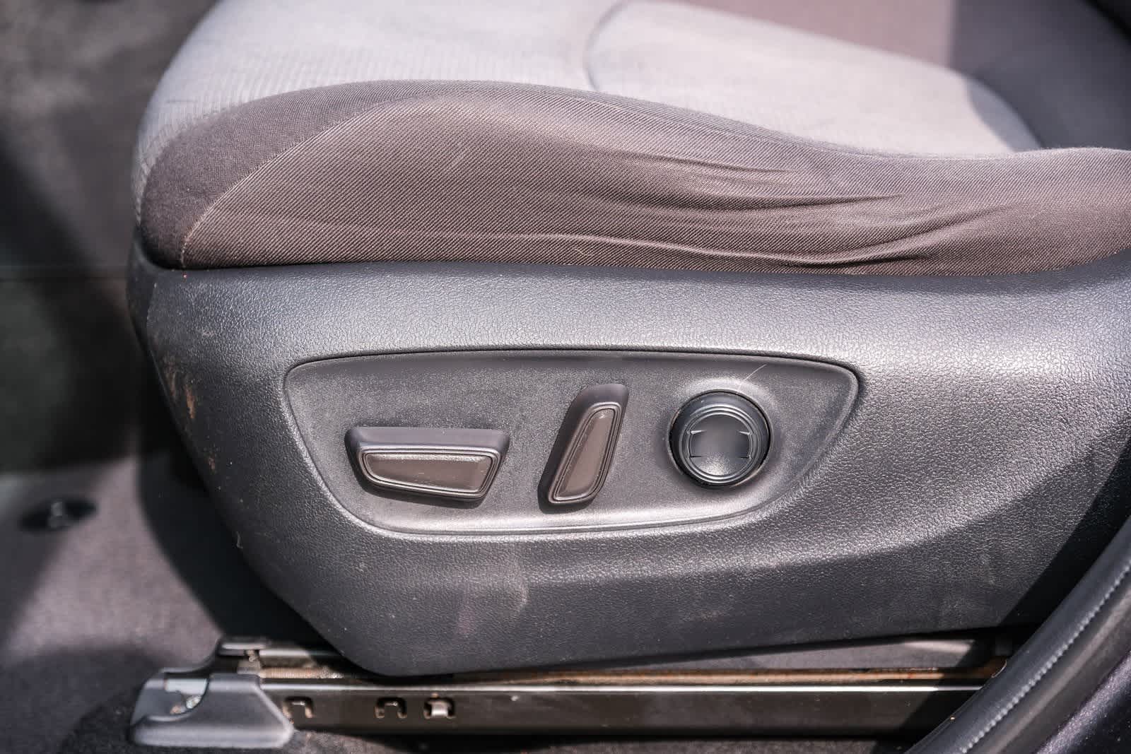 Thumbnail: 2020 Toyota RAV4 - 19