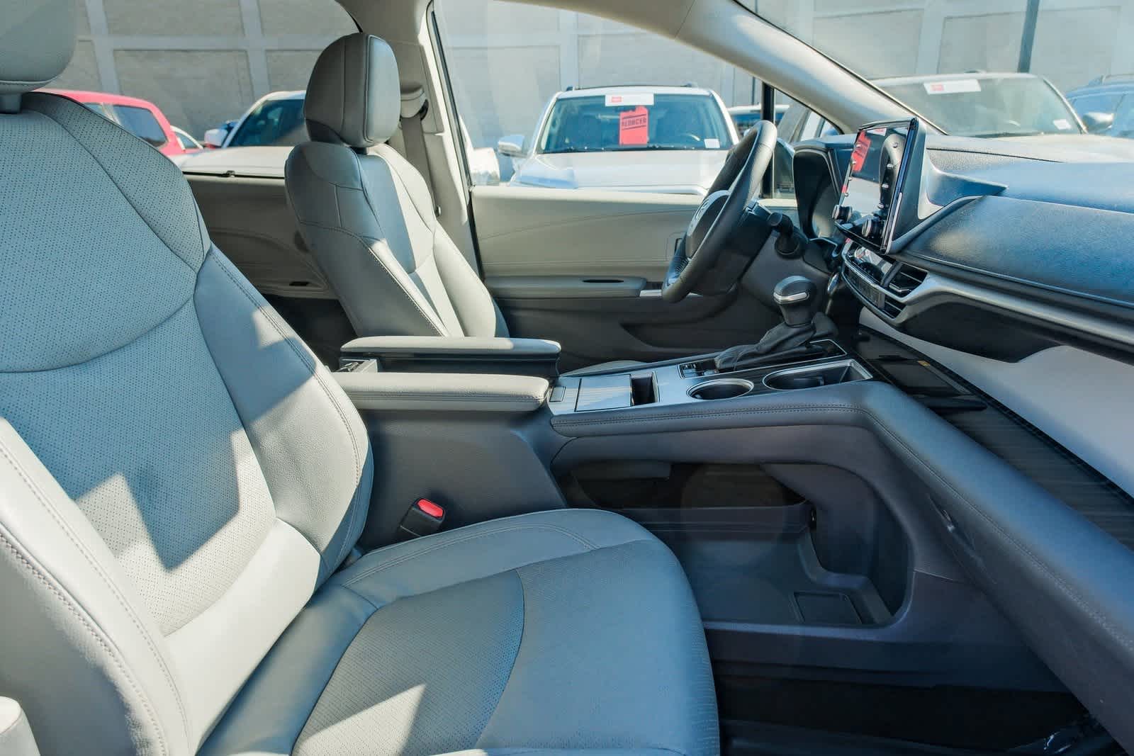 Thumbnail: 2024 Toyota Sienna - 18