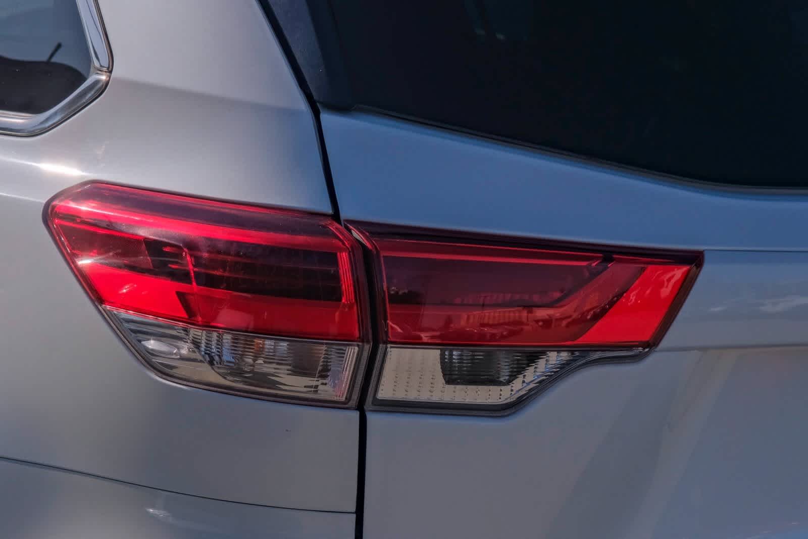 Thumbnail: 2019 Toyota Highlander - 4