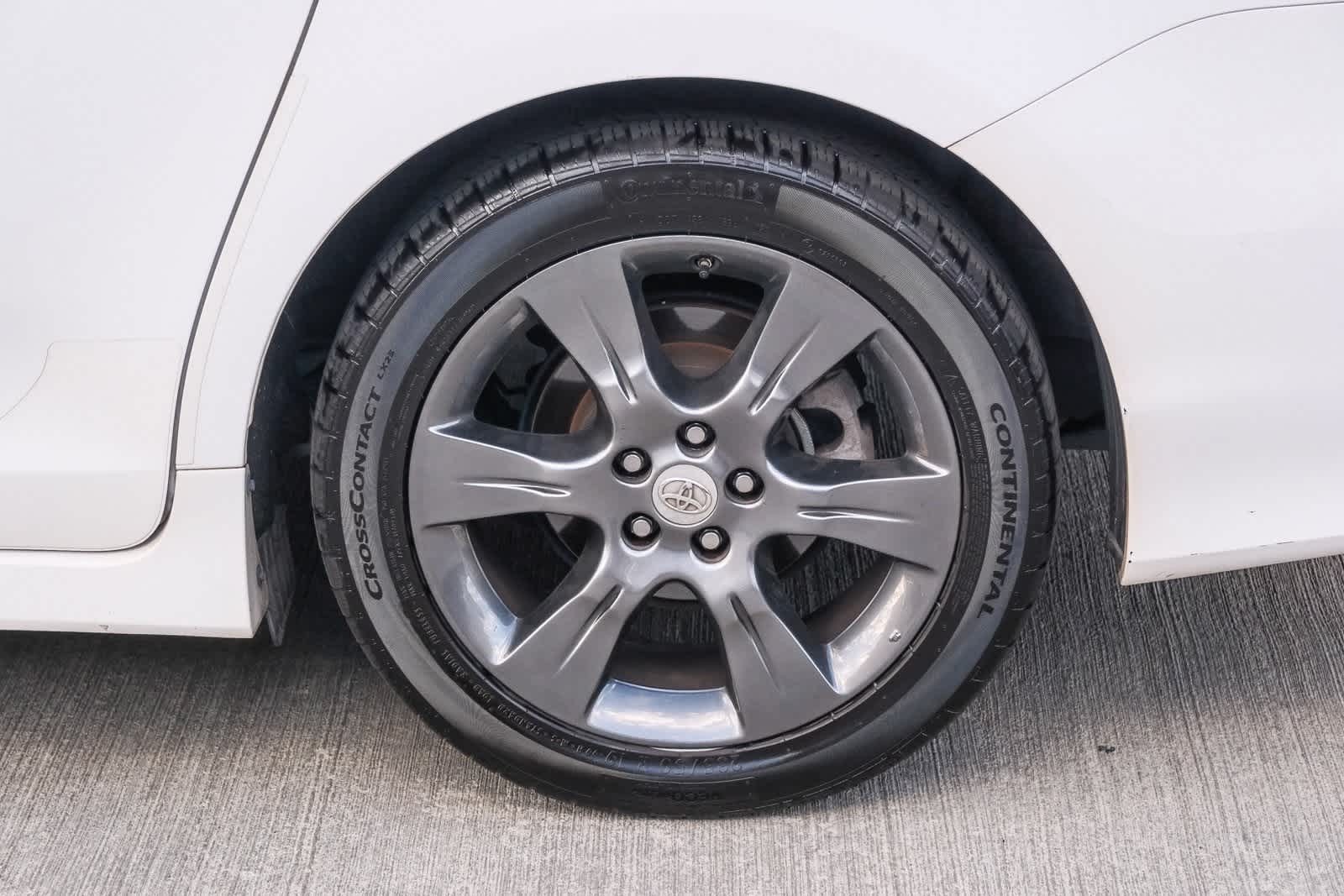 Thumbnail: 2015 Toyota Sienna - 9