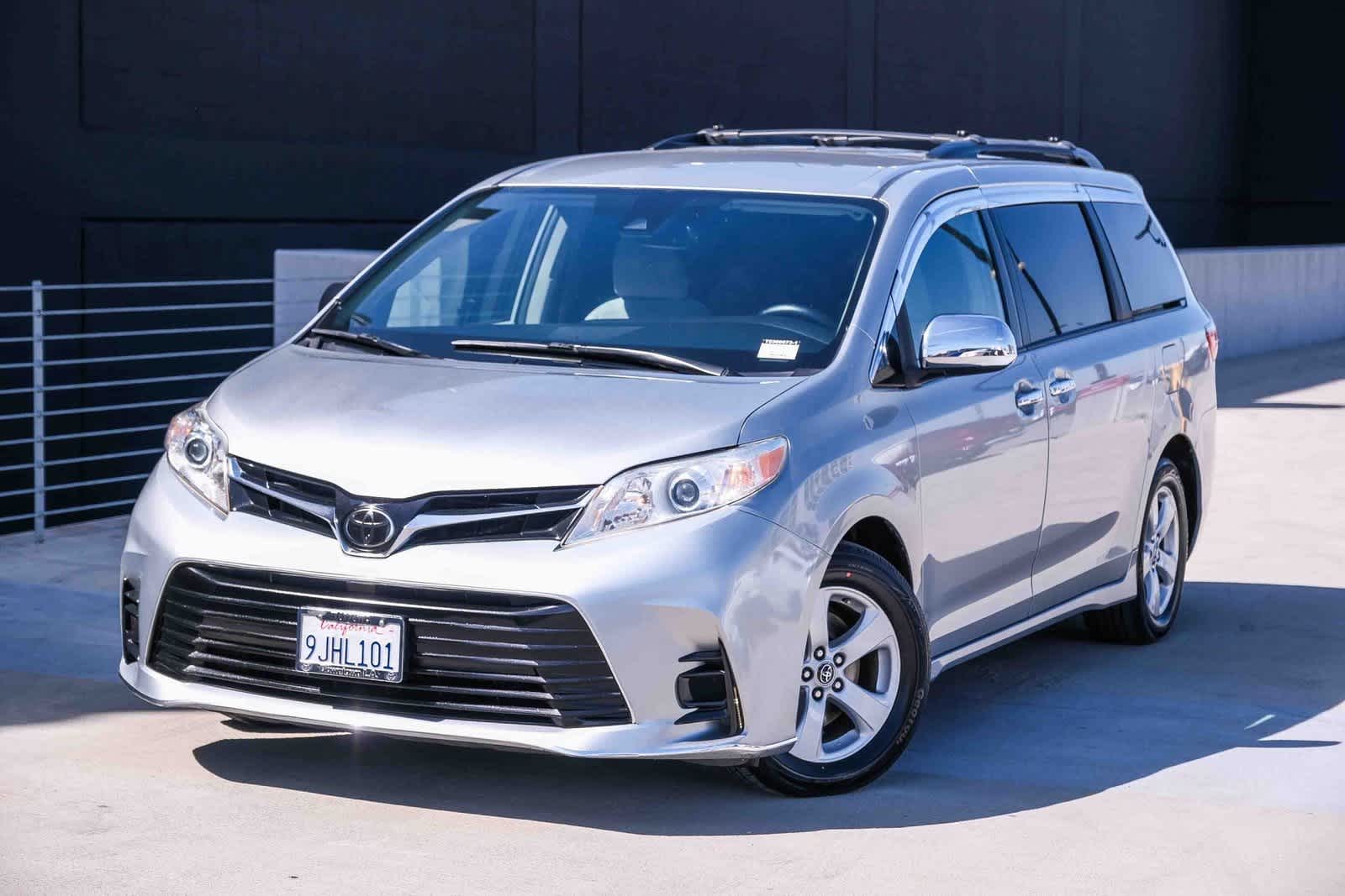 2019 Toyota Sienna LE -
                  Los Angeles, CA